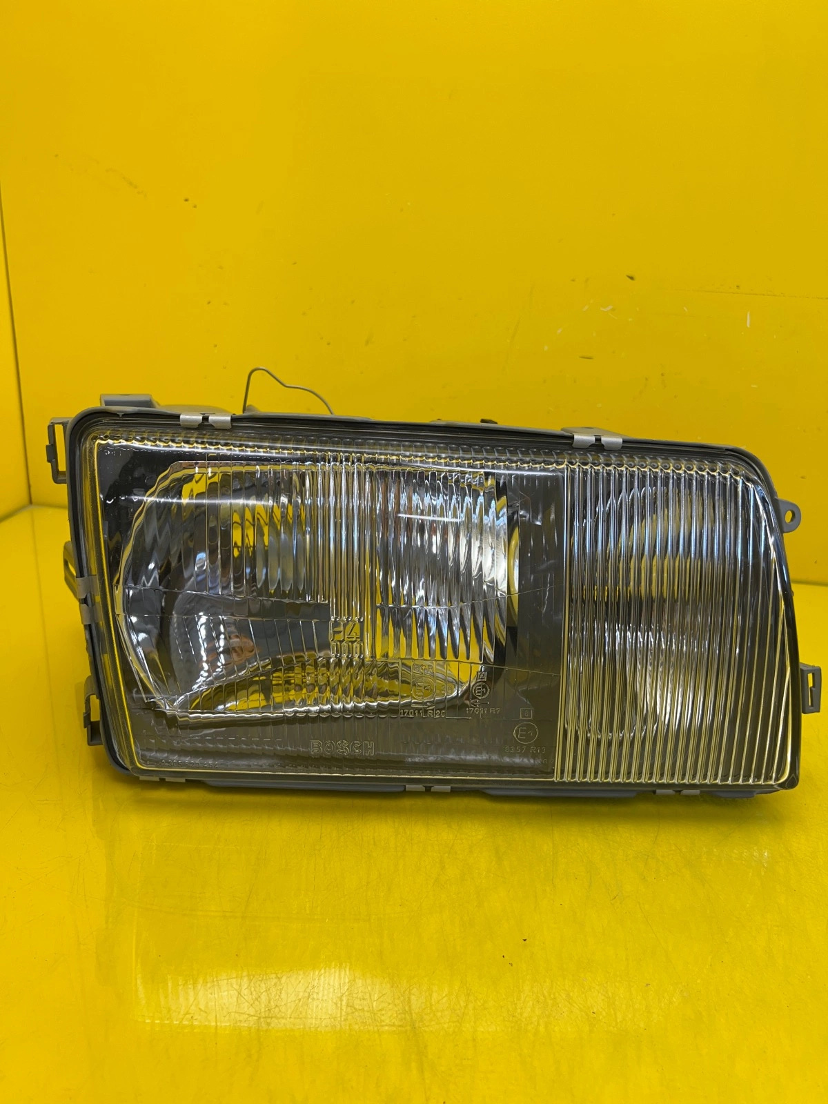 Reflektor Lampa Prawa Mercedes W126 79-91 A1268209361 Autolamps 2 Reflektor Lampa Prawa Mercedes W126 79-91 A1268209361