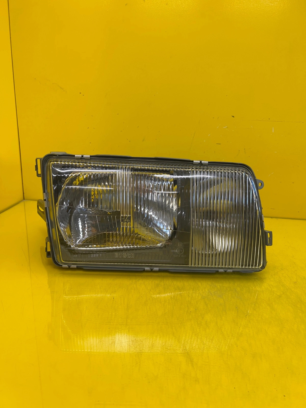 Reflektor Lampa Prawa Mercedes W126 79-91 A1268209361 Autolamps Reflektor Lampa Prawa Mercedes W126 79-91 A1268209361