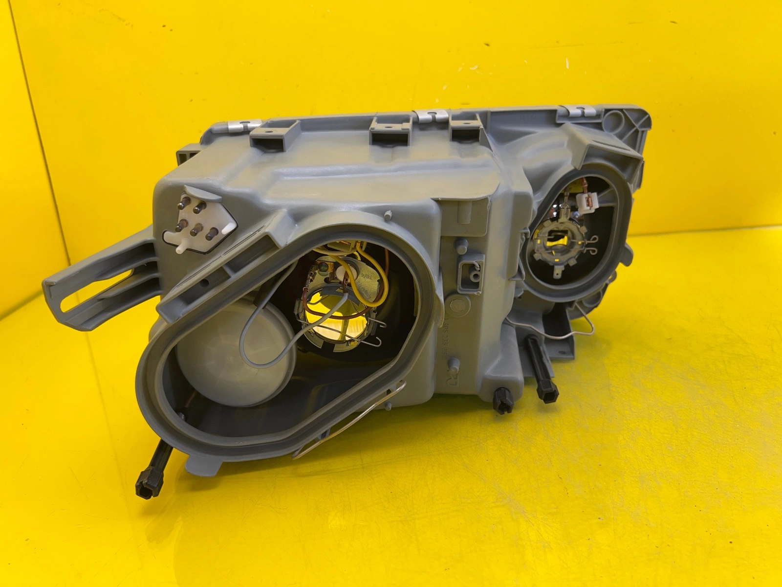 Reflektor Lampa Prawa Mercedes W126 79-91 A1268209361 Autolamps 4 Reflektor Lampa Prawa Mercedes W126 79-91 A1268209361