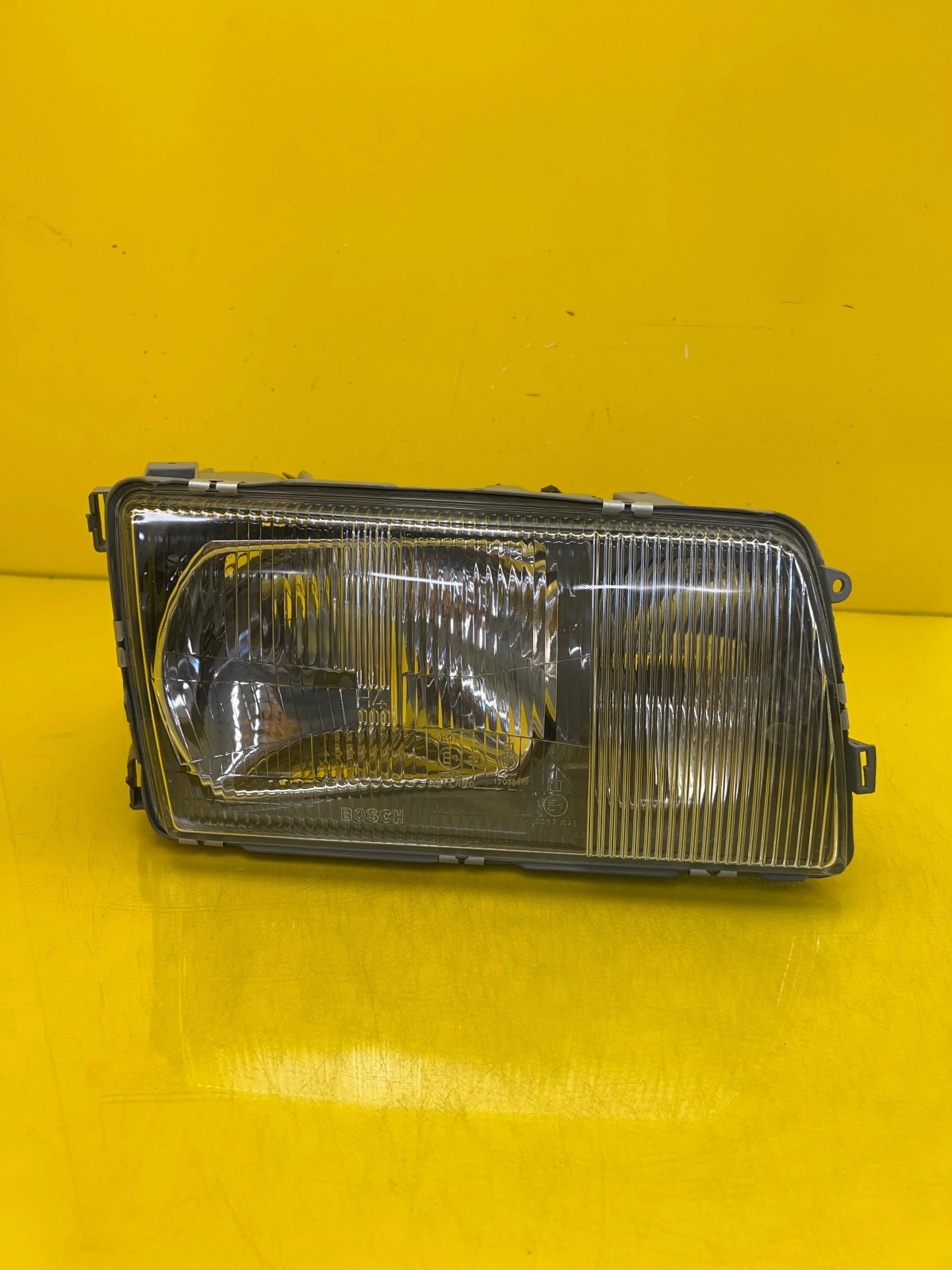 Reflektor Lampa Prawa Mercedes W126 79-91 A1268209361 Autolamps Reflektor Lampa Prawa Mercedes W126 79-91 A1268209361