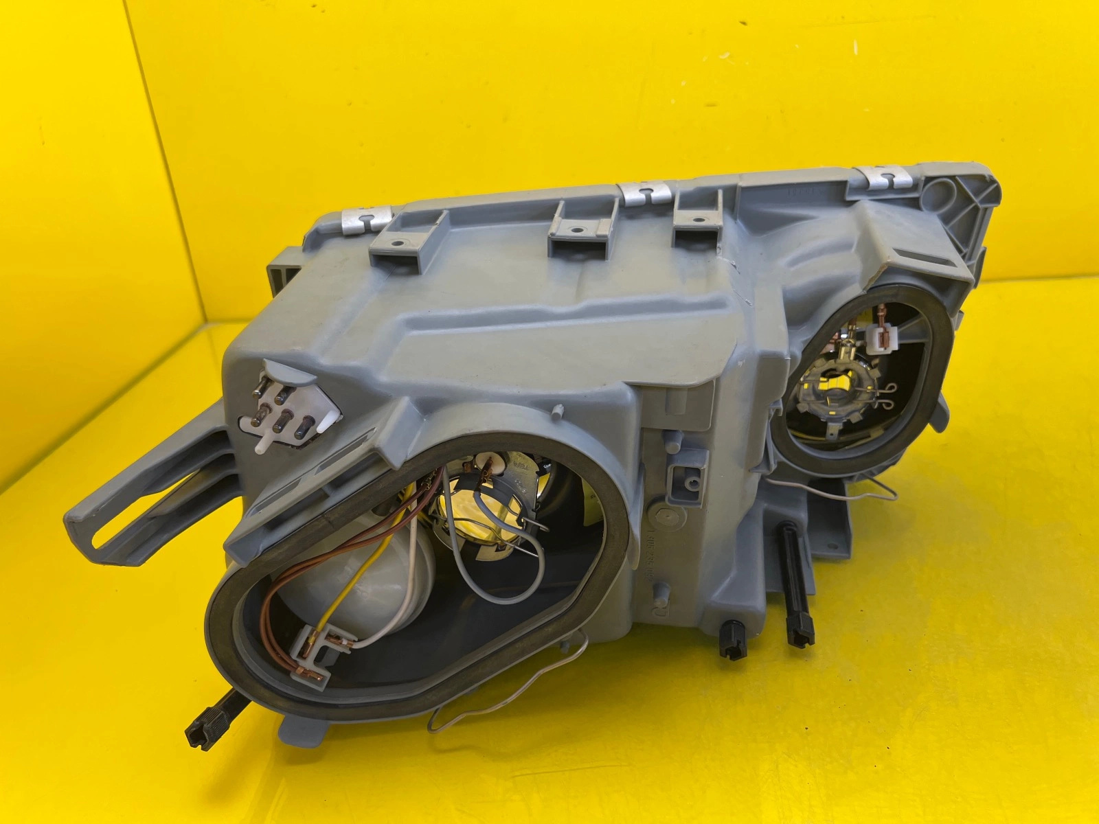 Reflektor Lampa Prawa Mercedes W126 79-91 A1268209361 Autolamps 4 Reflektor Lampa Prawa Mercedes W126 79-91 A1268209361