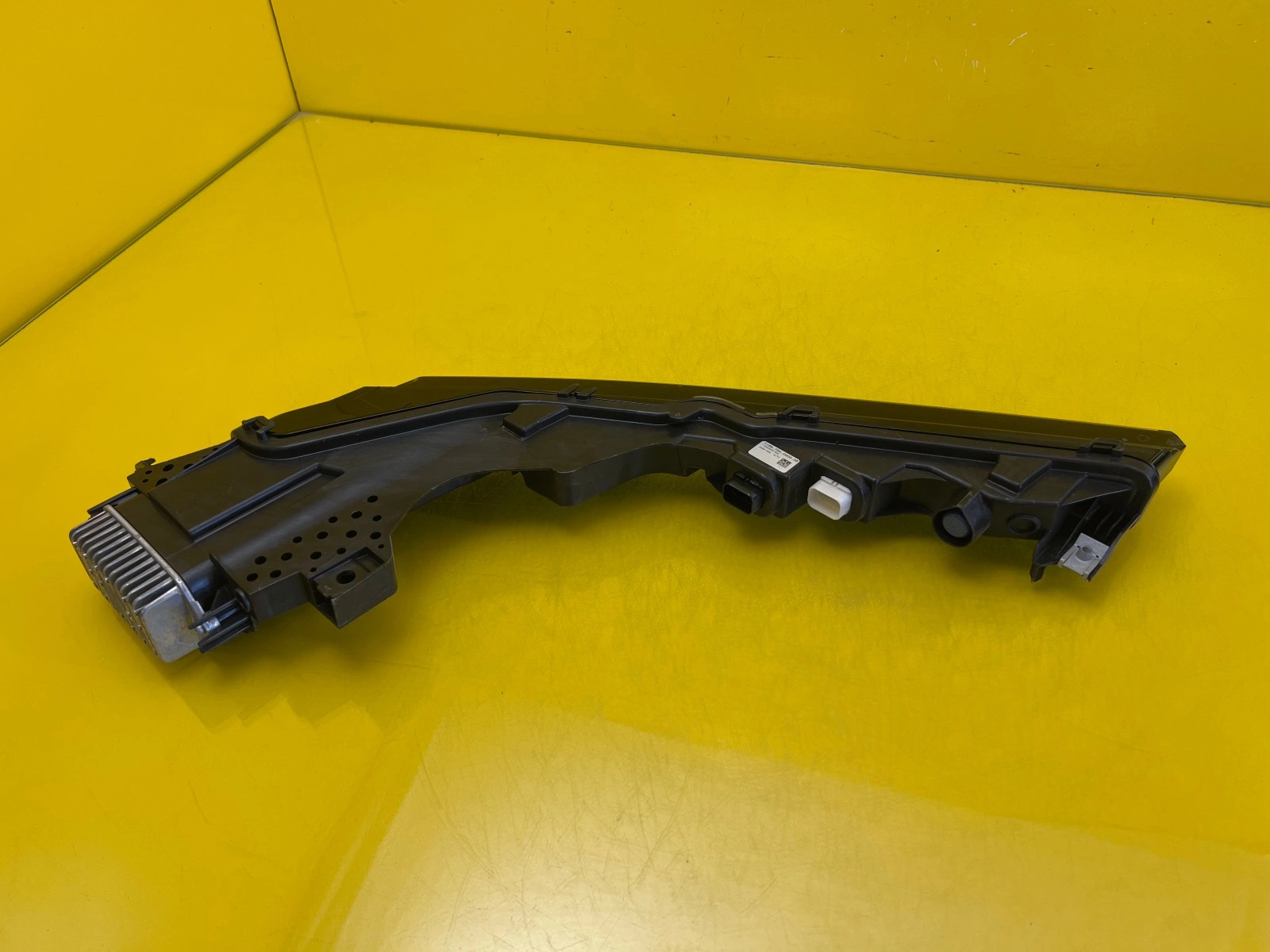 Reflektor Lampa Prawa Przednia Górna Rolls Royce Spectre Led DRL 2024 UK 5A16546-04 Autolamps 5 Reflektor Lampa Prawa Przednia Górna Rolls Royce Spectre Led DRL 2024 UK 5A16546-04