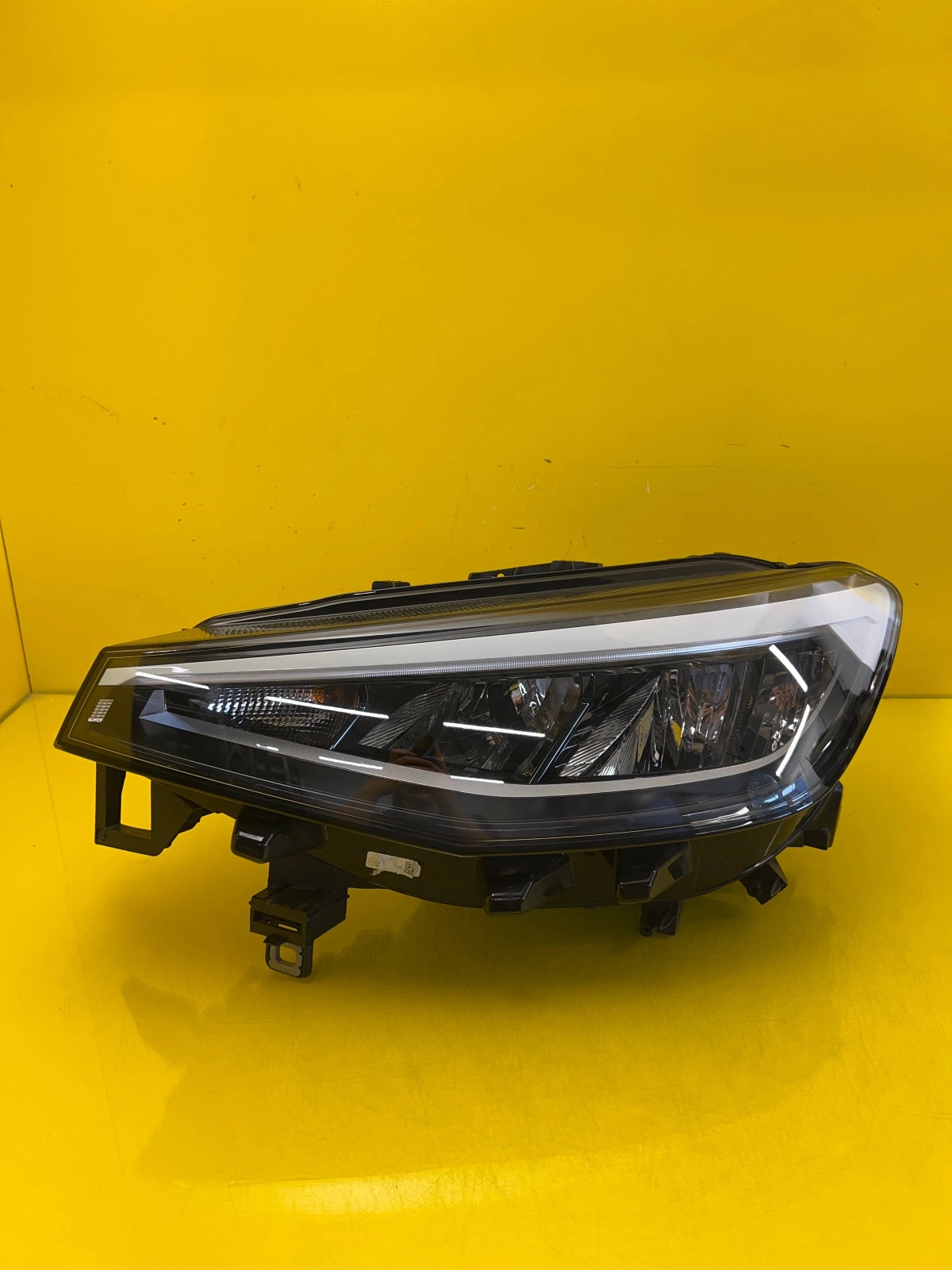 Reflektor Lampa Lewa Przednia VW ID4 11B941005B Full Led Autolamps Reflektor Lampa Lewa Przednia VW ID4 11B941005B Full Led