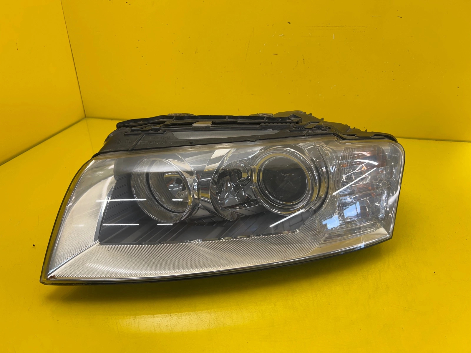Reflektor Lampa Lewa Audi A8 D3 Bi-Xenon Lift H7 4E0941003 nieskrętna Autolamps Reflektor Lampa Lewa Audi A8 D3 Bi-Xenon Lift H7 4E0941003 nieskrętna