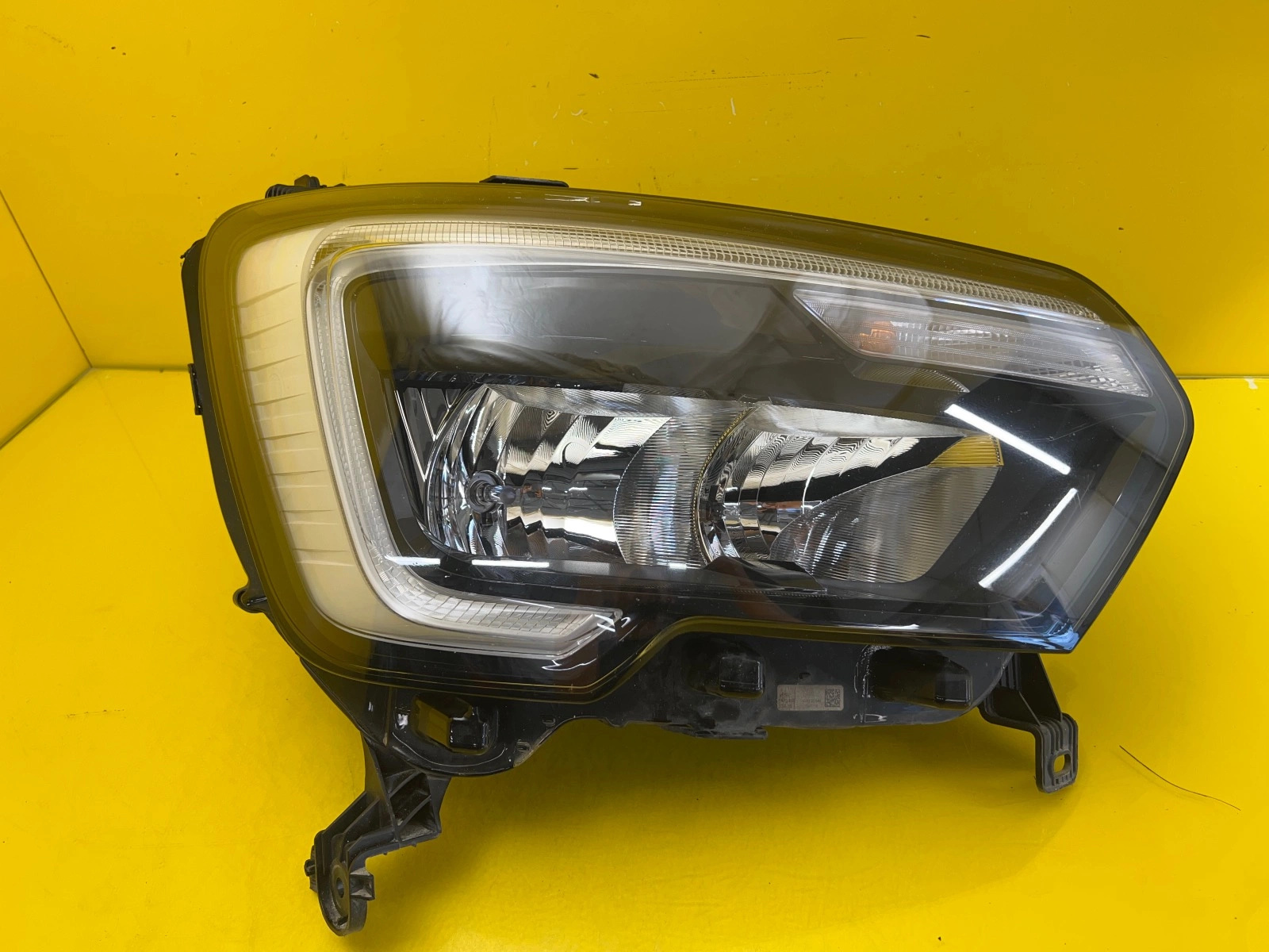 Reflektor Lampa Prawa Renault Master III IV 19- LED 260105567R Autolamps Reflektor Lampa Prawa Renault Master III IV 19- LED 260105567R
