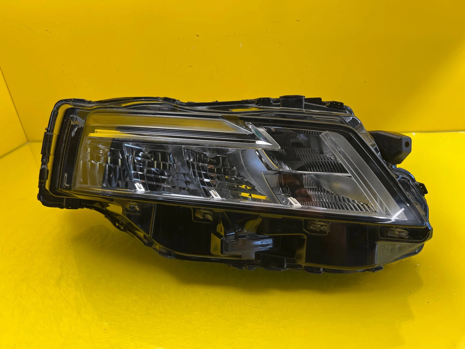 Reflektor Lampa Prawa Nissan X-Trail Rogue 2021- Led Autolamps Reflektor Lampa Prawa Nissan X-Trail Rogue 2021- Led