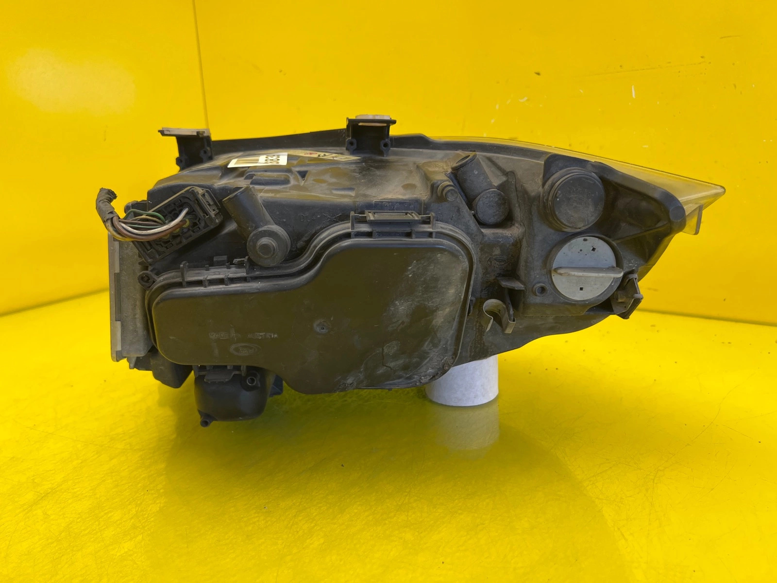 Reflektor Lampa prawa BMW 3 E90 E91 04-08 Bi Xenon 6942738.9 Autolamps 4 Reflektor Lampa prawa BMW 3 E90 E91 04-08 Bi Xenon 6942738.9