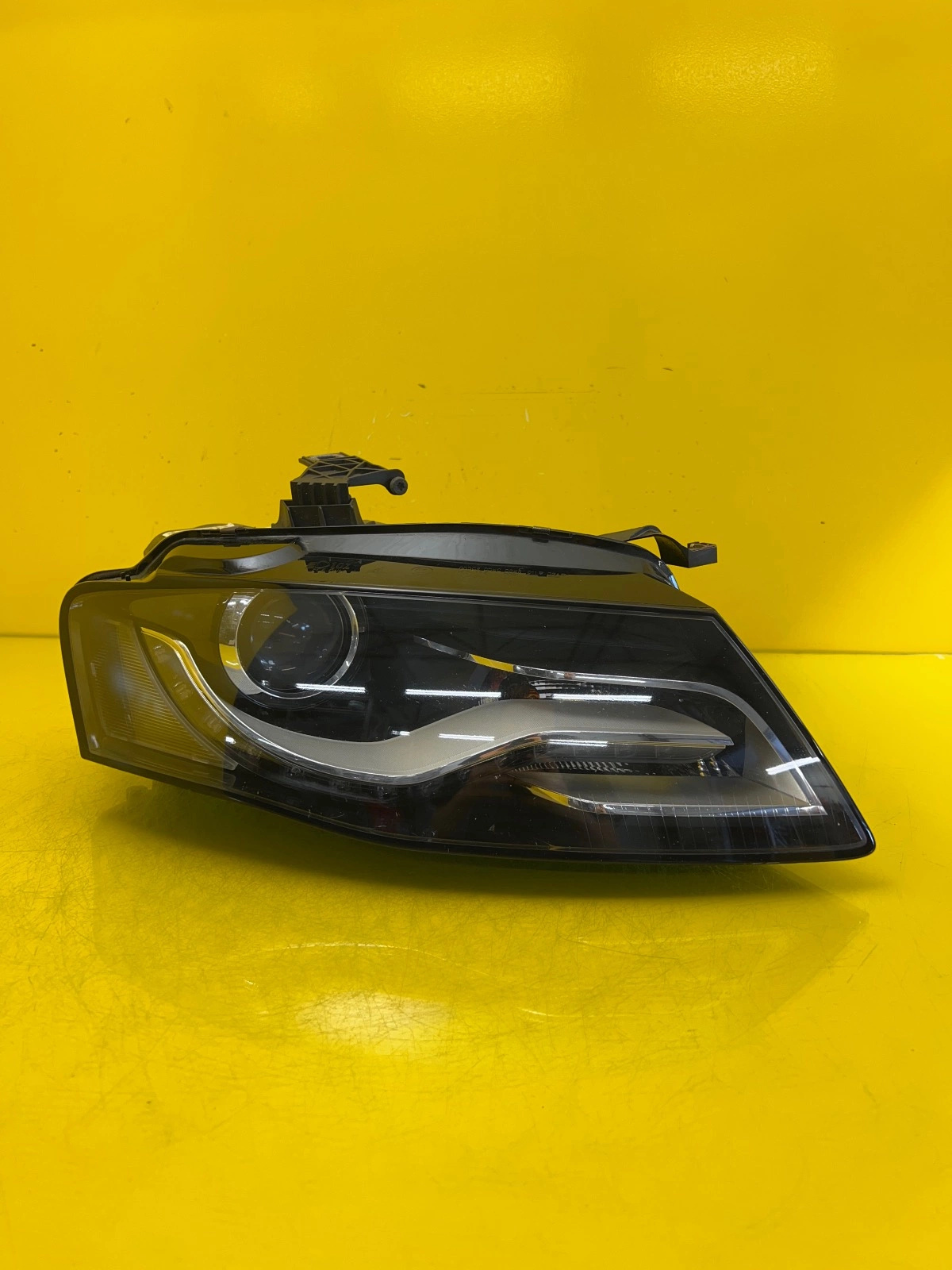 Reflektor Lampa Prawa Audi A4 B8 8K Xenon Nieskrętny 8K0941004C Autolamps Reflektor Lampa Prawa Audi A4 B8 8K Xenon Nieskrętny 8K0941004C