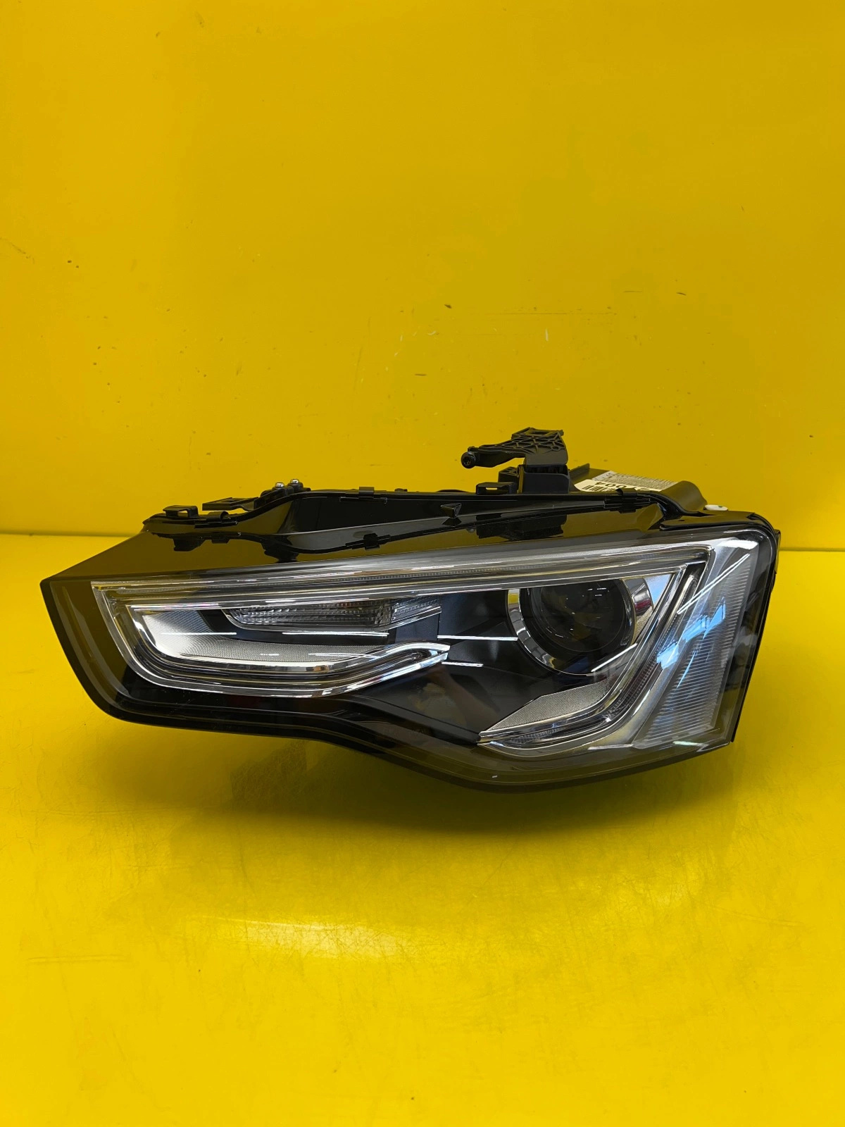 Reflektor Lampa Lewa Audi A5 8T Lift 11-15 Bi-Xenon Led 8T0941005C Autolamps Reflektor Lampa Lewa Audi A5 8T Lift 11-15 Bi-Xenon Led 8T0941005C