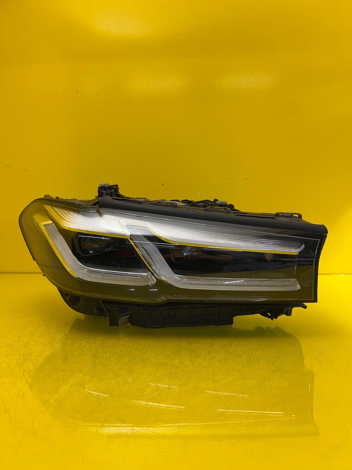 Reflektor Lampa Prawa BMW 5 G30 G31 LED 5A388C8-03 Autolamps Reflektor Lampa Prawa BMW 5 G30 G31 LED 5A388C8-03