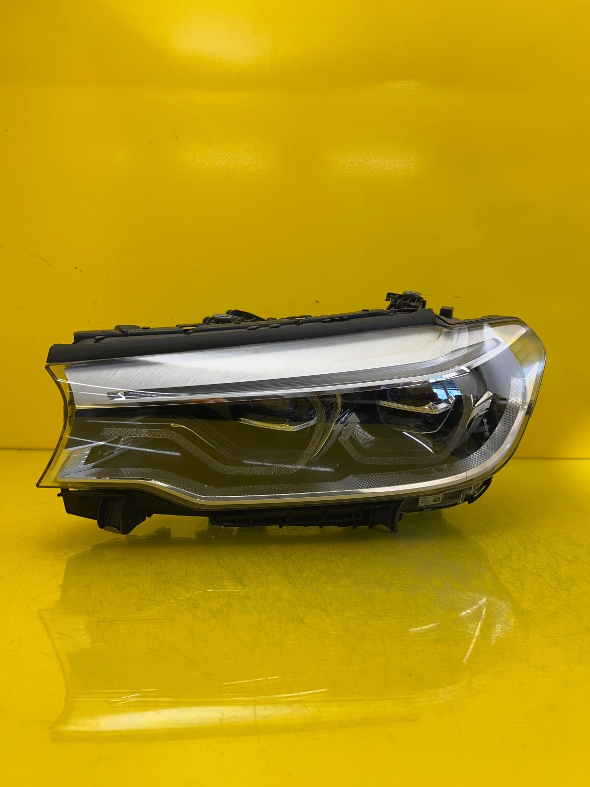 Reflektor Lampa Lewa BMW 5 G30 G31 Adaptive Led 8499121-01 Autolamps Reflektor Lampa Lewa BMW 5 G30 G31 Adaptive Led 8499121-01