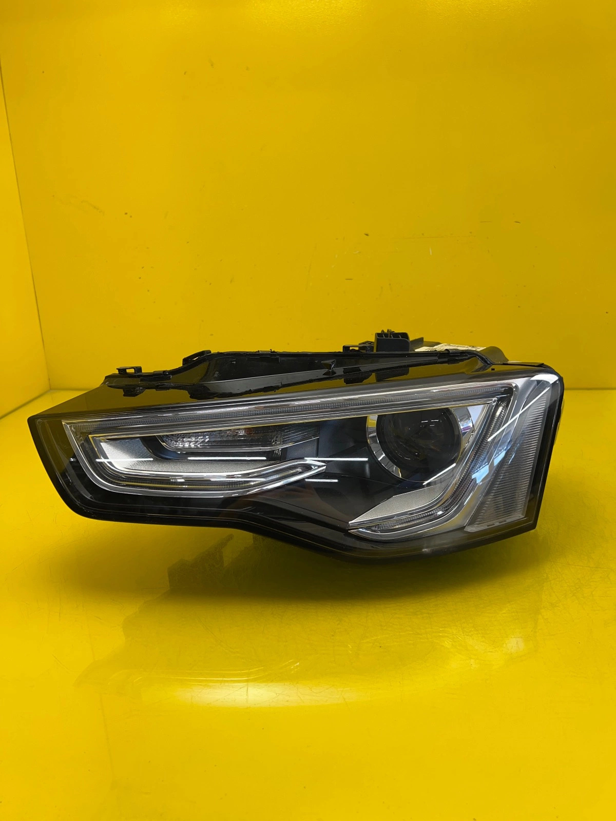 Reflektor Lampa Lewa Audi A5 8T Lift 11-15 Bi-Xenon Led 8T0941005C Autolamps Reflektor Lampa Lewa Audi A5 8T Lift 11-15 Bi-Xenon Led 8T0941005C