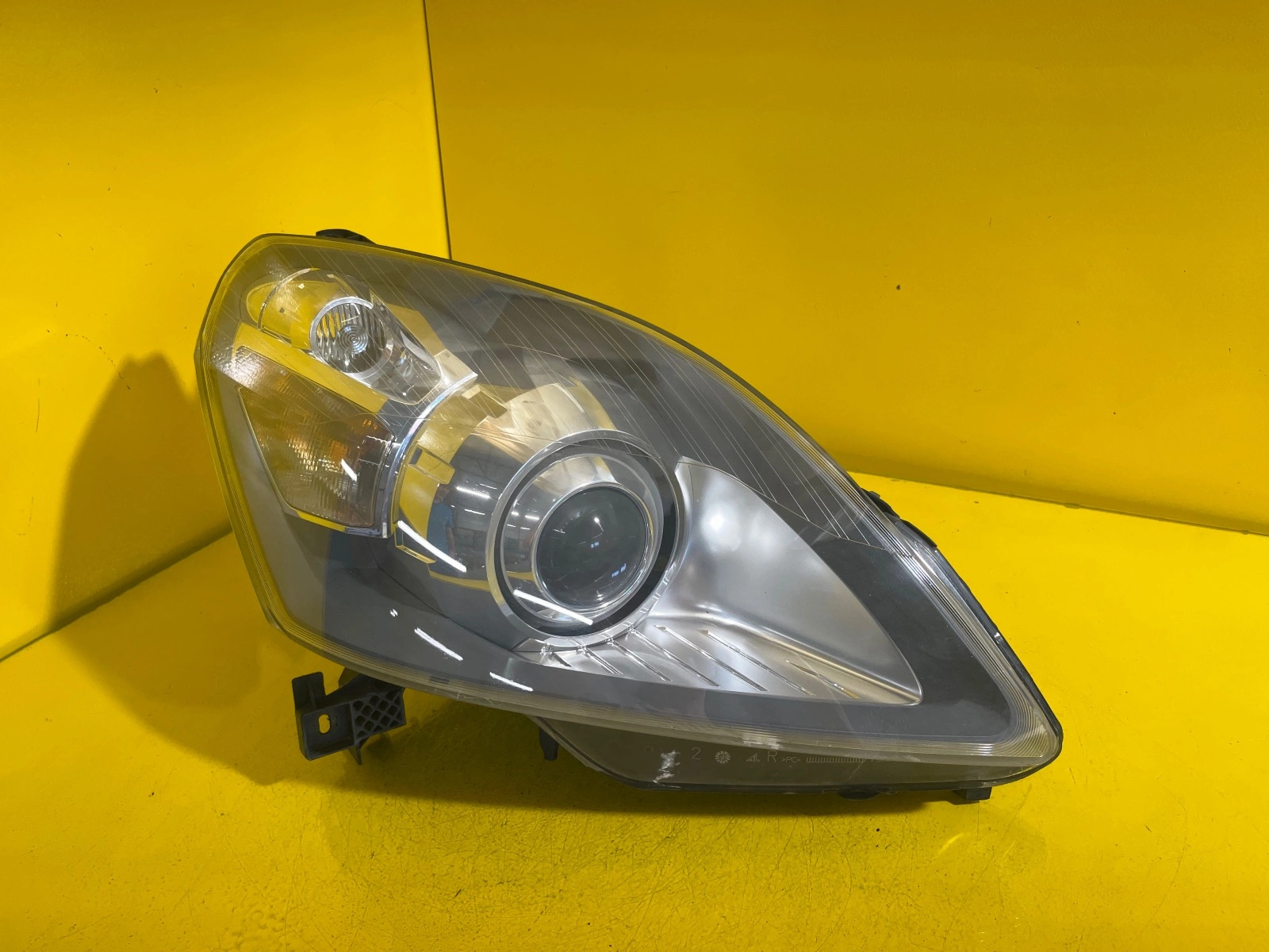 Reflektor Lampa Prawa Opel Zafira B 2 II BI XENON 13252471 Autolamps Reflektor Lampa Prawa Opel Zafira B 2 II BI XENON 13252471