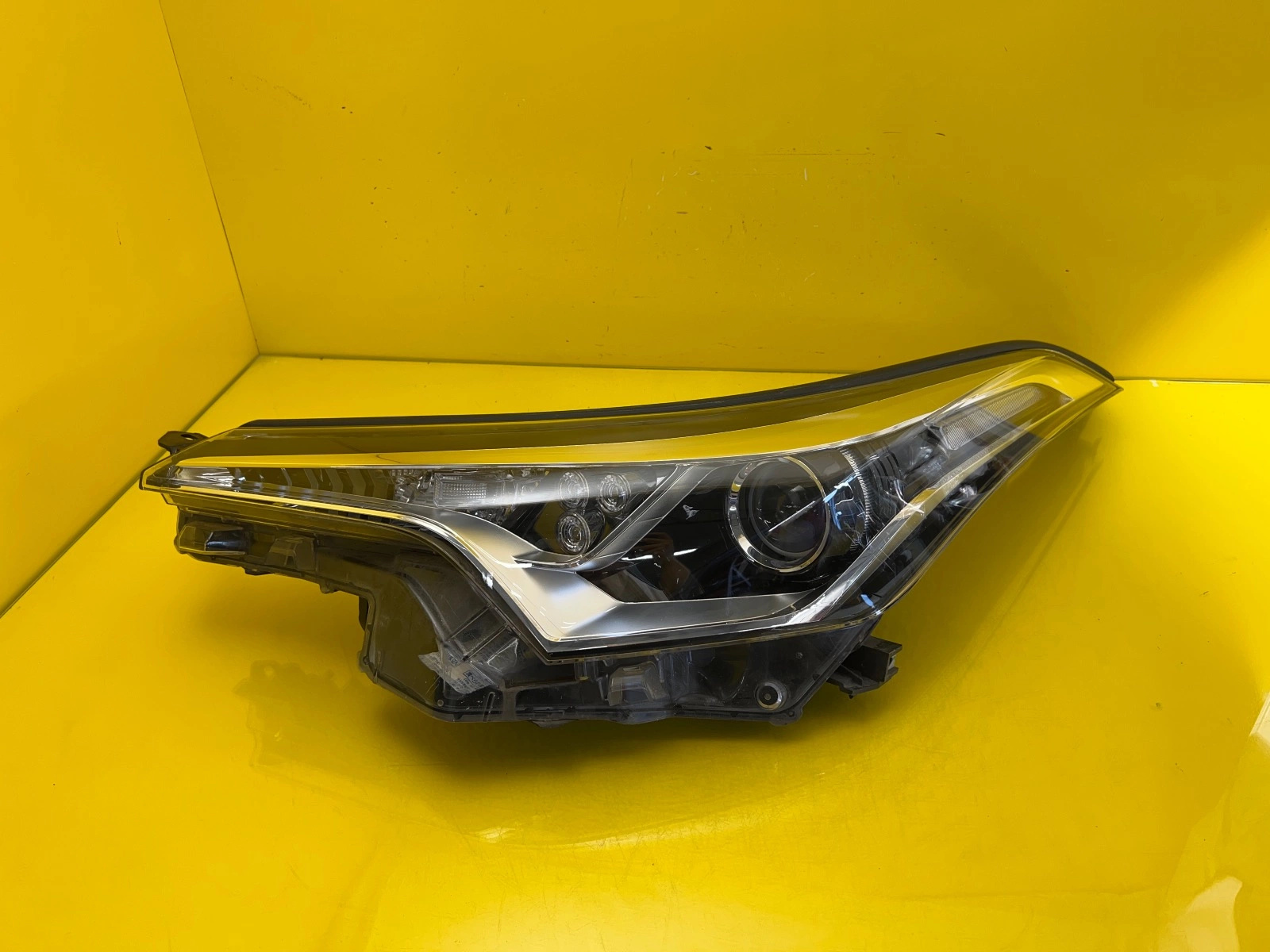 Reflektor Lampa Lewa Toyota CHR CH-R 81150-F4031 H7 Autolamps Reflektor Lampa Lewa Toyota CHR CH-R 81150-F4031 H7