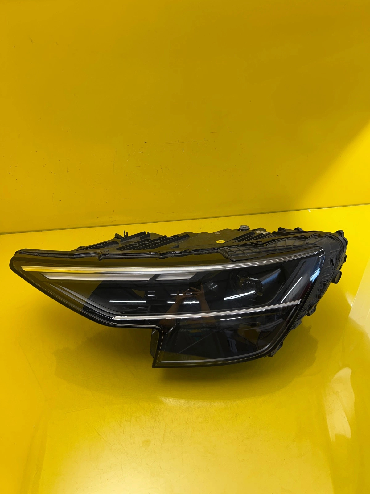Reflektor Lampa Lewa Audi Q8 SQ8 4M Lift Full Led 4M8941011 Autolamps Reflektor Lampa Lewa Audi Q8 SQ8 4M Lift Full Led 4M8941011