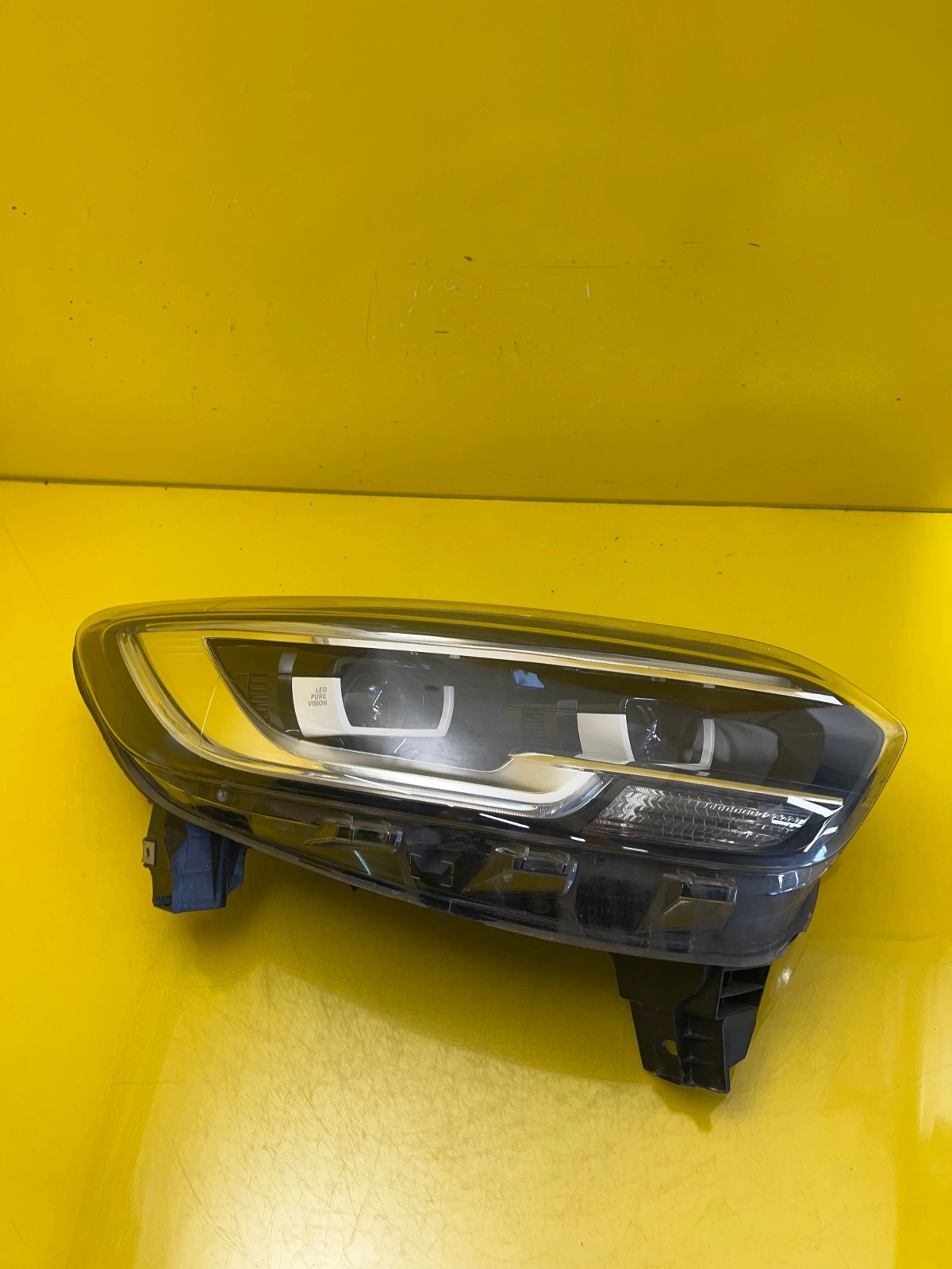 Reflektor Lampa Prawa Renault Kadjar Full Led 260101637R Autolamps Reflektor Lampa Prawa Renault Kadjar Full Led 260101637R