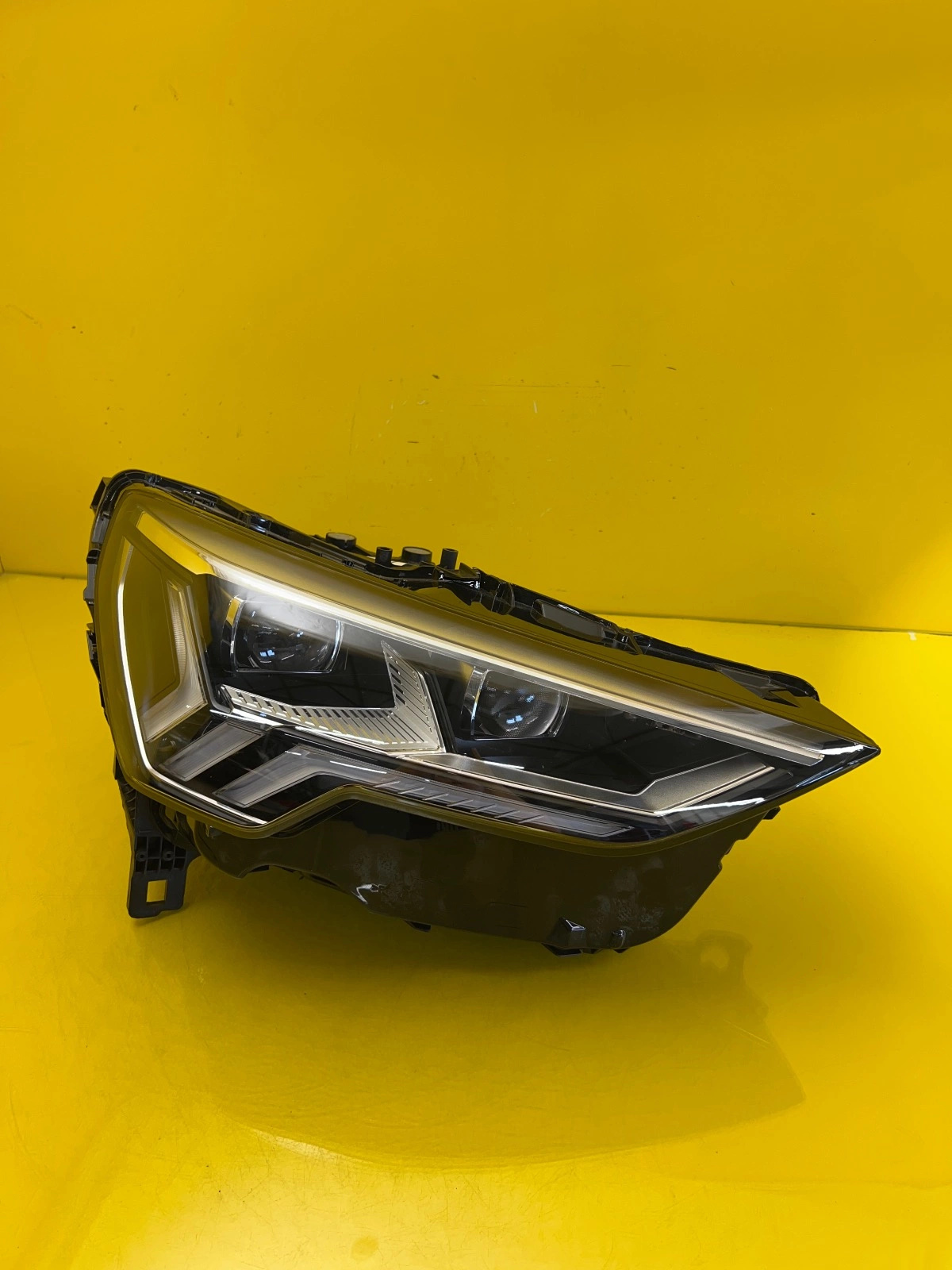 Reflektor Lampa Prawa Audi Q3 83A Full Led Matrix 83A941036 Autolamps Reflektor Lampa Prawa Audi Q3 83A Full Led Matrix 83A941036