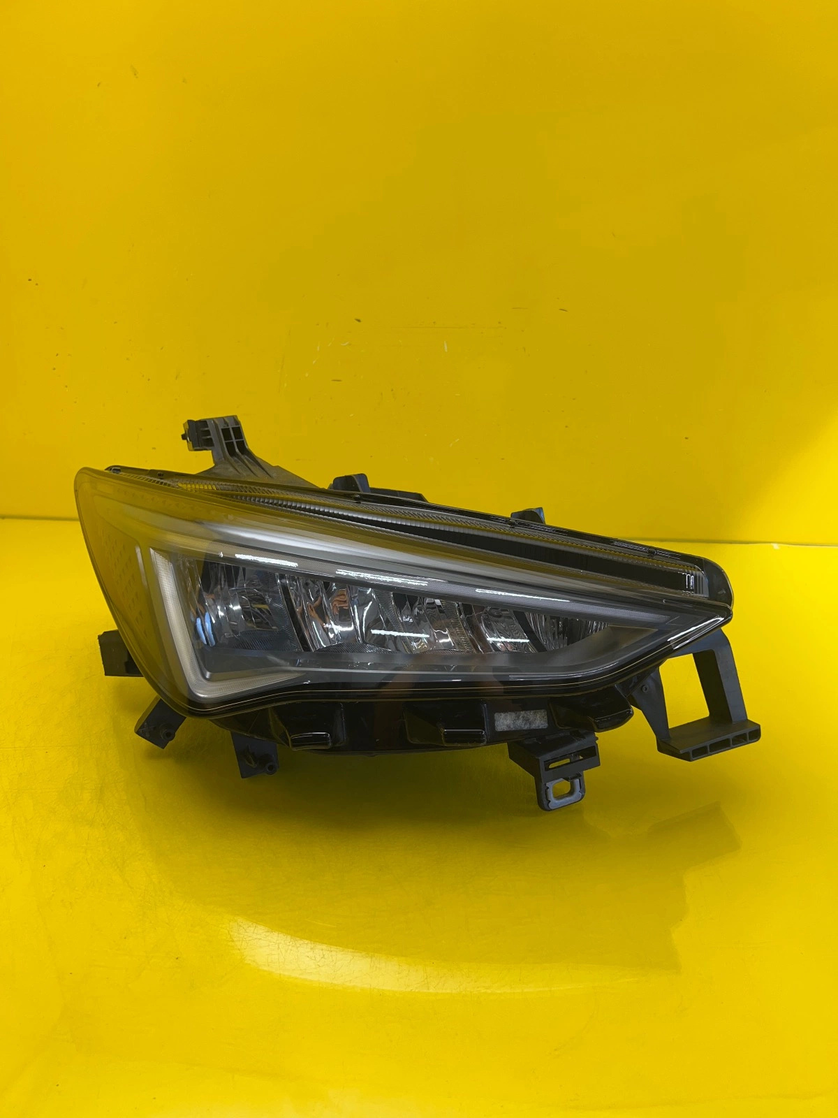 Reflektor Lampa Prawa Seat Cupra Born Full Led 10F941008H Autolamps Reflektor Lampa Prawa Seat Cupra Born Full Led 10F941008H