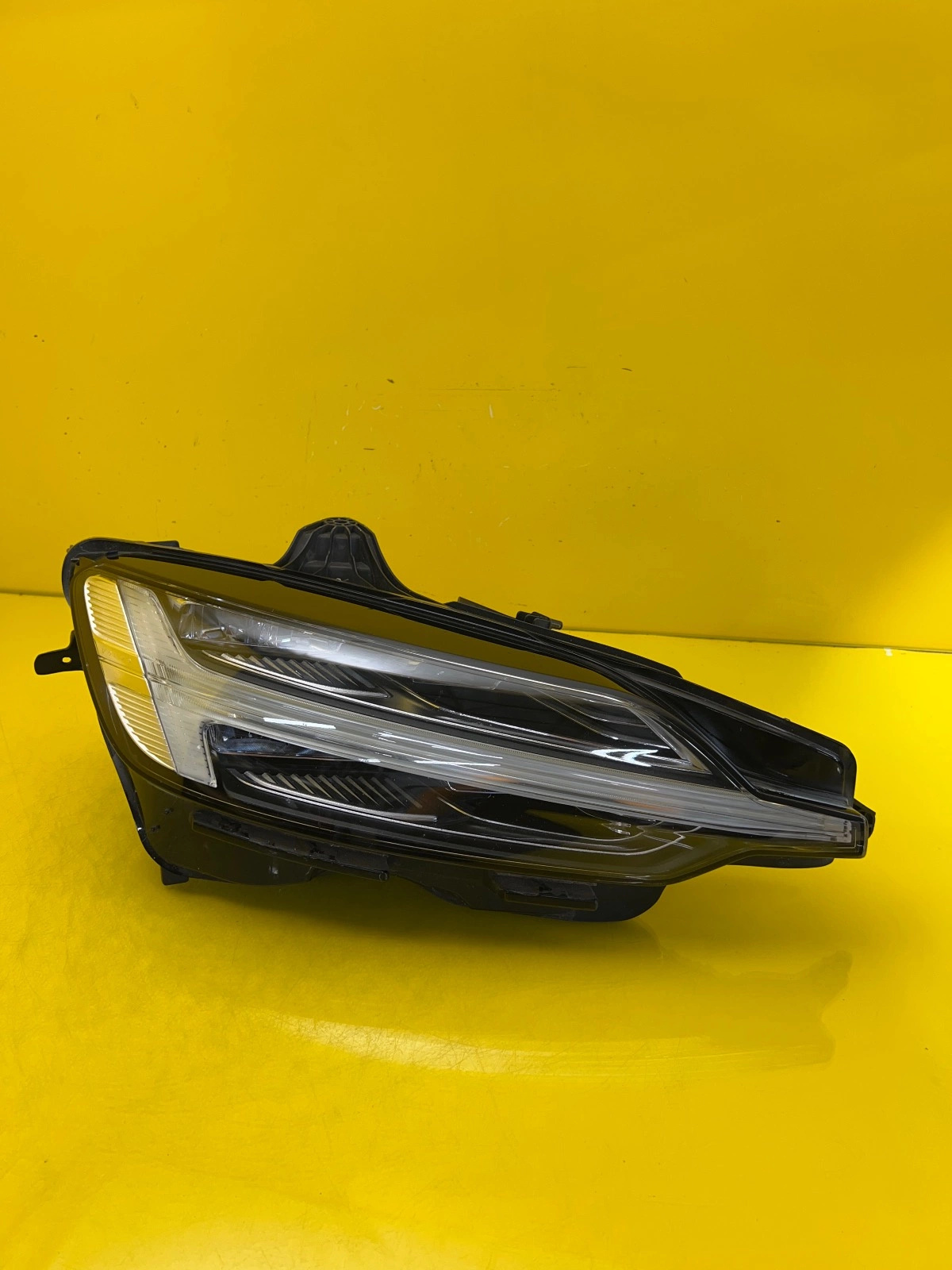 Reflektor Lampa Prawa Volvo S60 V60 Mid Led 32404682 Autolamps Reflektor Lampa Prawa Volvo S60 V60 Mid Led 32404682