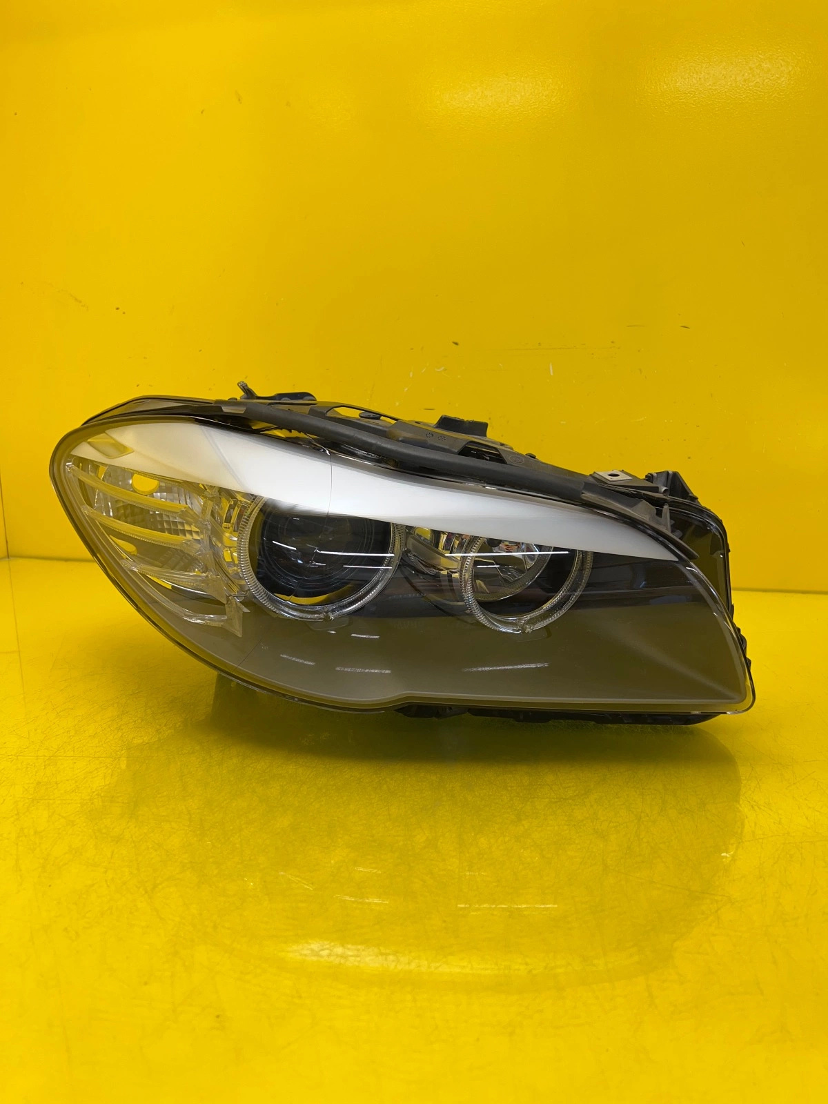Reflektor Lampa Prawa BMW 5 F10 F11 10-13 Zwykła 7203240-12 Autolamps Reflektor Lampa Prawa BMW 5 F10 F11 10-13 Zwykła 7203240-12