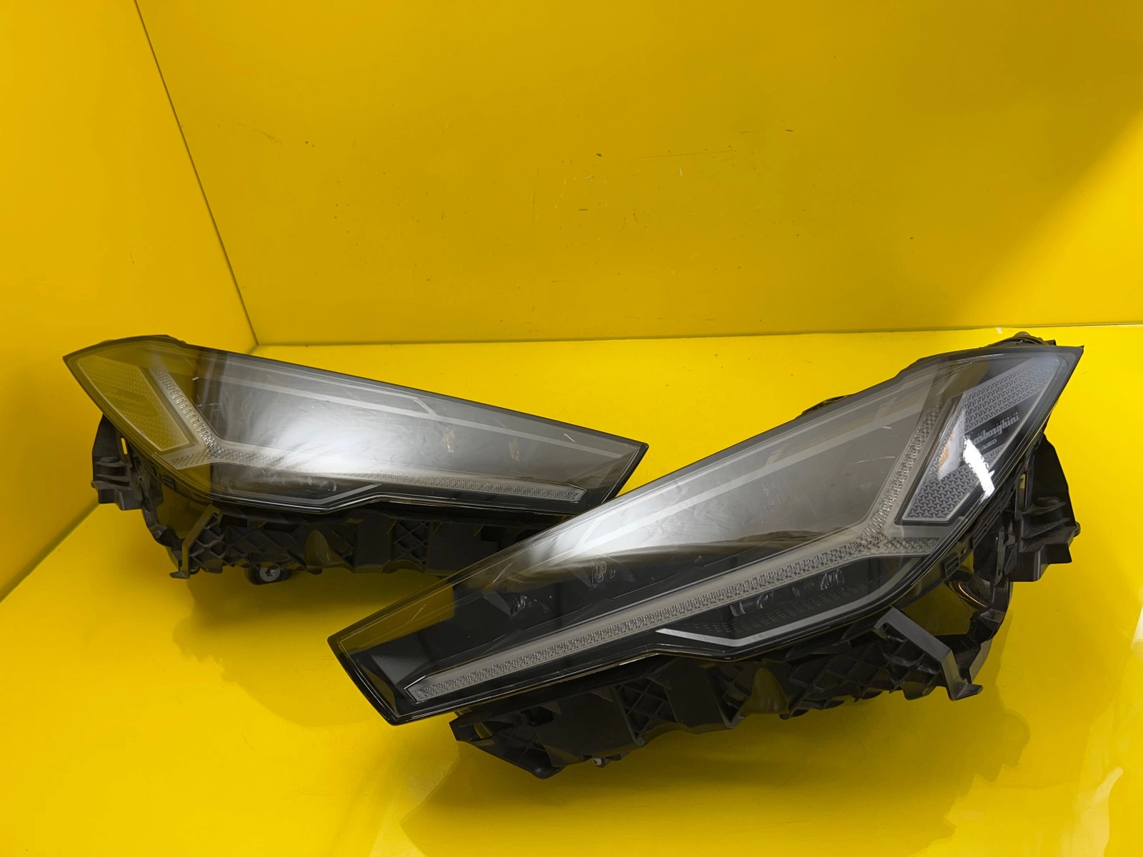 Reflektor Lampa Lewa Prawa Lamborghini Urus Full Led 4ML941035C/36C Autolamps Reflektor Lampa Lewa Prawa Lamborghini Urus Full Led 4ML941035C/36C