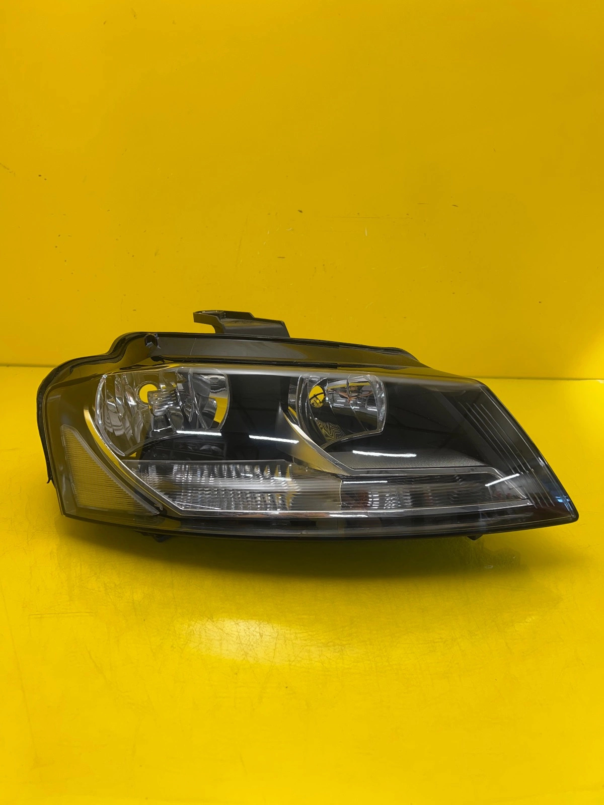 Reflektor Lampa Prawa Przednia Audi A3 8P 8P0941004BB 03-08 Zwykła Autolamps Reflektor Lampa Prawa Przednia Audi A3 8P 8P0941004BB 03-08 Zwykła