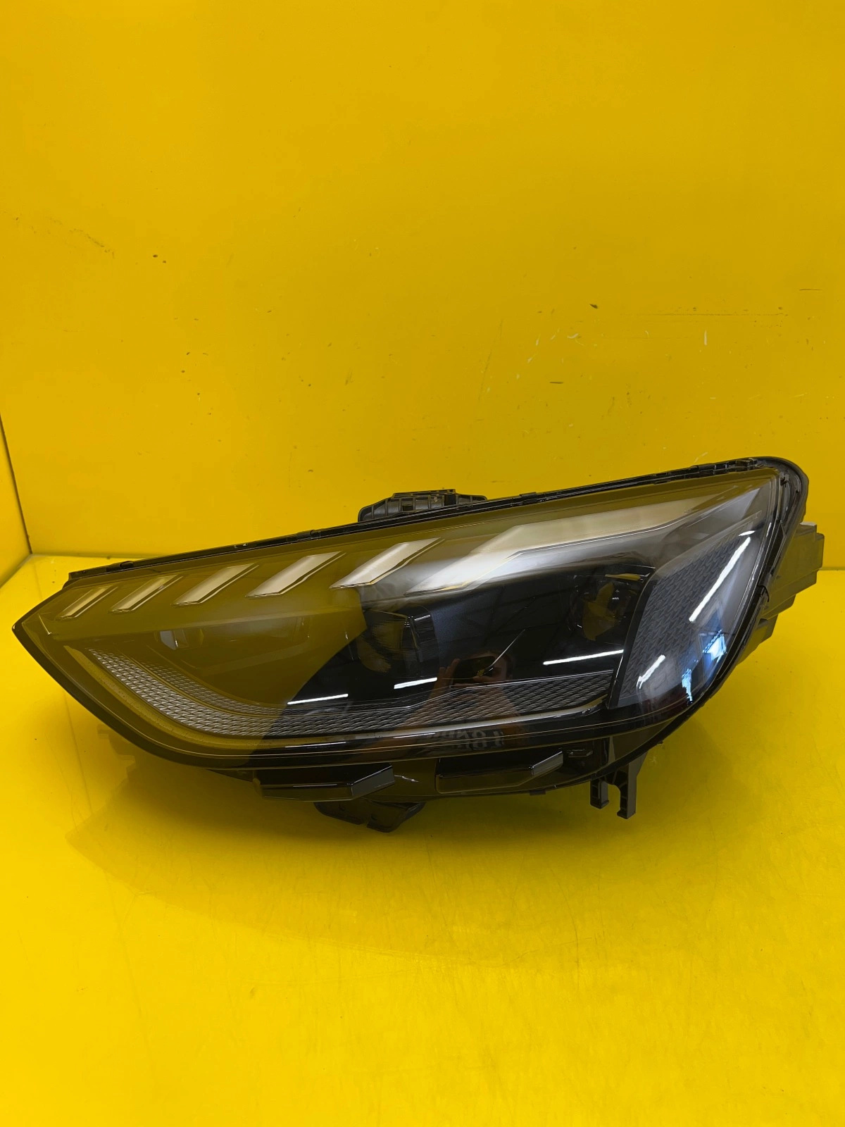 Reflektor Lampa Lewa Audi RS4 A4 B9 Full Led Matrix 8W0941035J Autolamps Reflektor Lampa Lewa Audi RS4 A4 B9 Full Led Matrix 8W0941035J