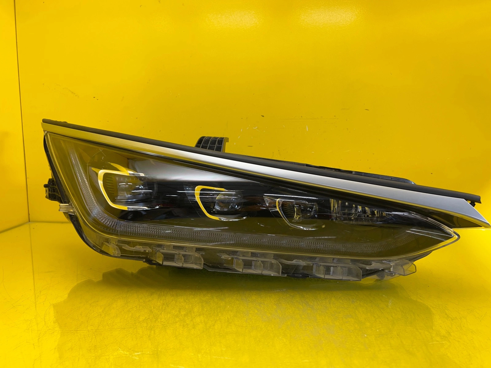 Reflektor Lampa Prawa Przednia Byd Tang EV600 Full Led 21- Autolamps Reflektor Lampa Prawa Przednia Byd Tang EV600 Full Led 21-