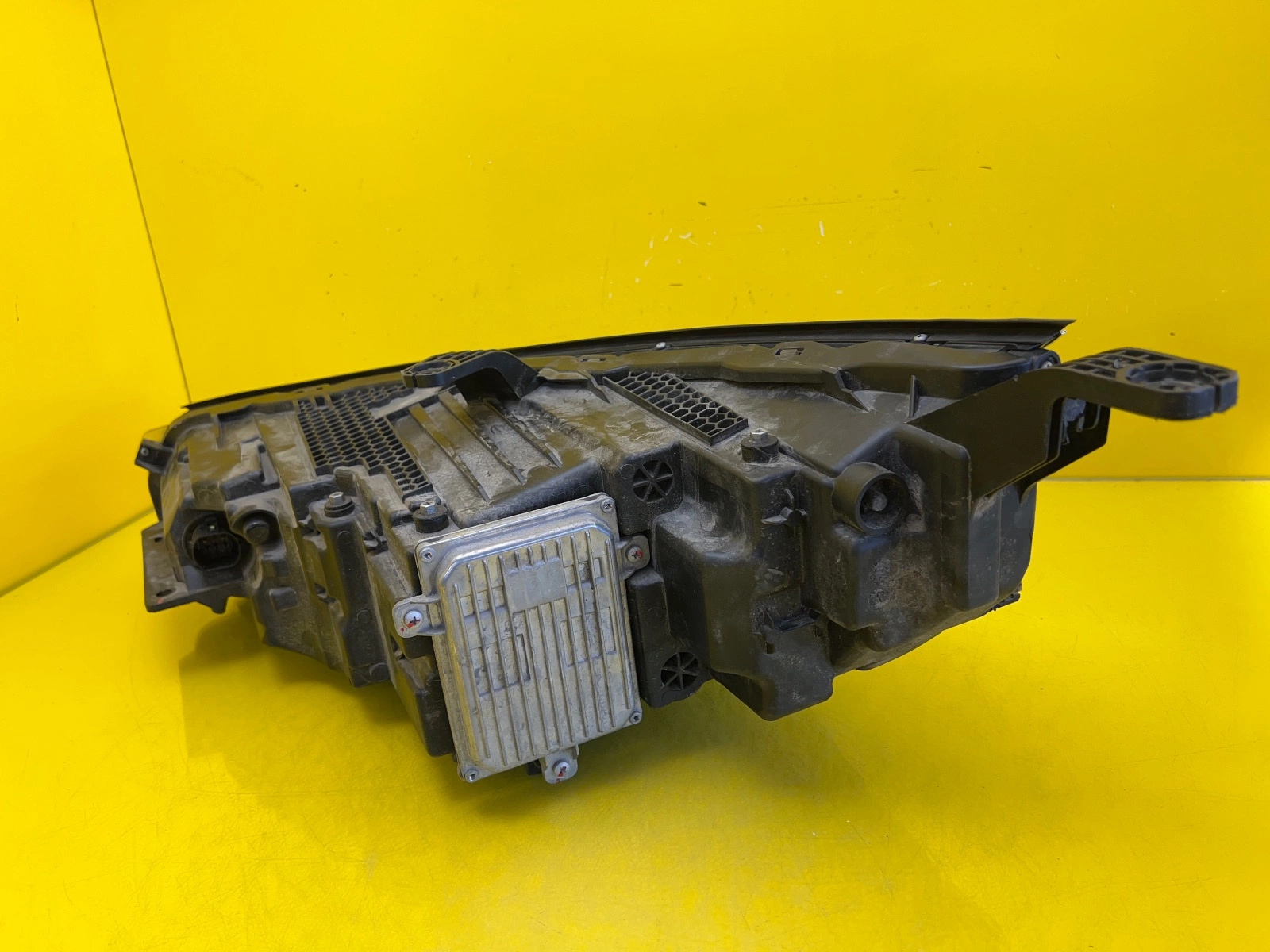 Reflektor Lampa Prawa Przednia Byd Tang EV600 Full Led 21- Autolamps 4 Reflektor Lampa Prawa Przednia Byd Tang EV600 Full Led 21-