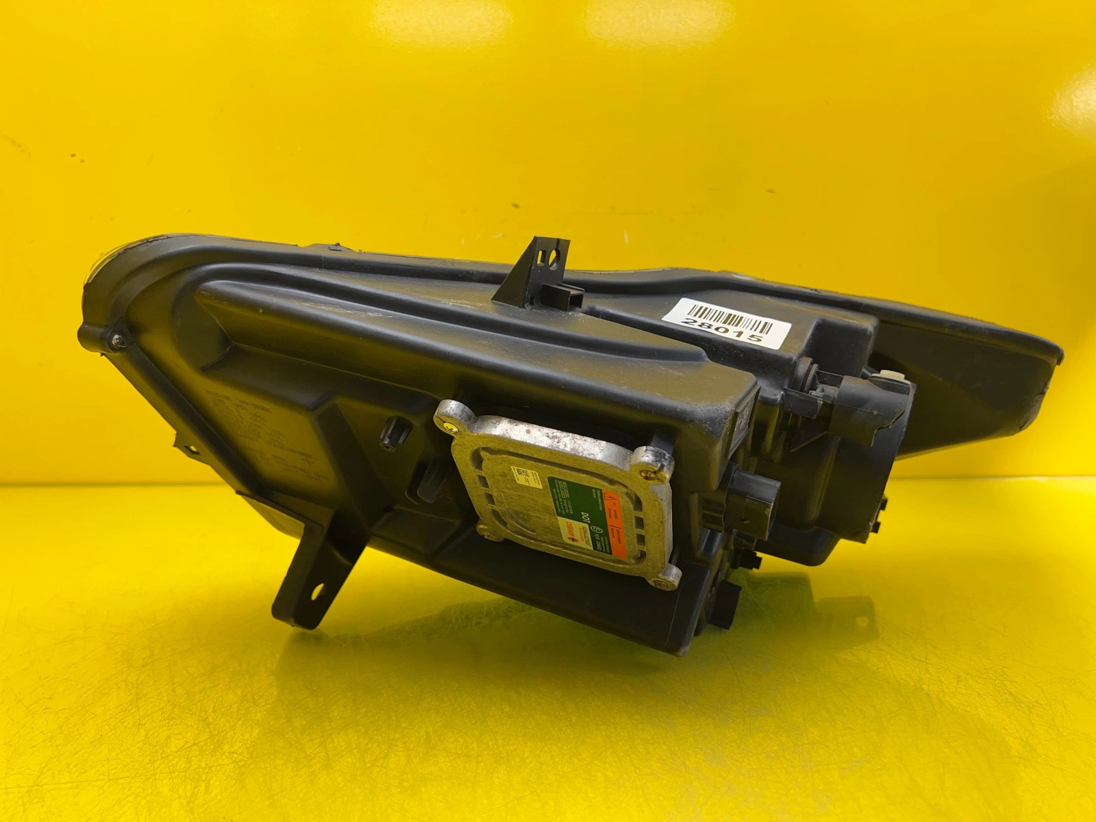 Reflektor Lampa Prawa Przednia Ford Mustang VI 15-17 Xenon USA Autolamps 3 Reflektor Lampa Prawa Przednia Ford Mustang VI 15-17 Xenon USA