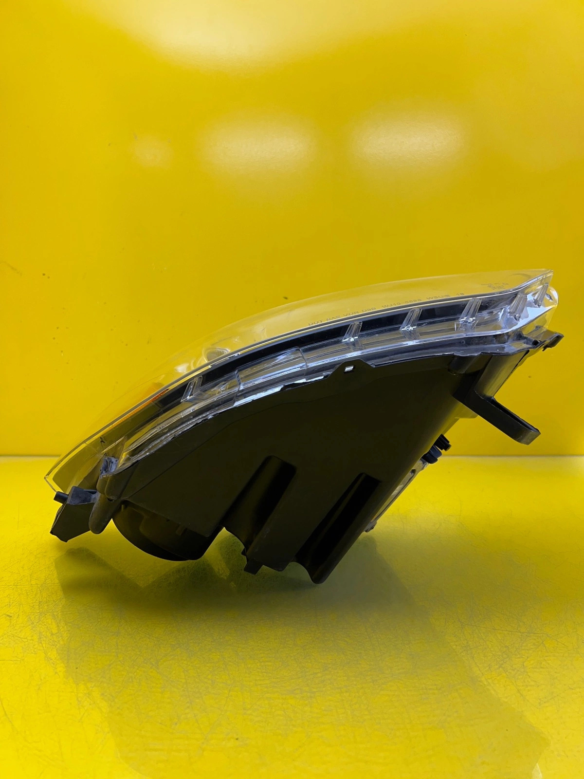 Reflektor Lampa Prawa Przednia Ford Mustang VI 15-17 Xenon USA Autolamps 5 Reflektor Lampa Prawa Przednia Ford Mustang VI 15-17 Xenon USA