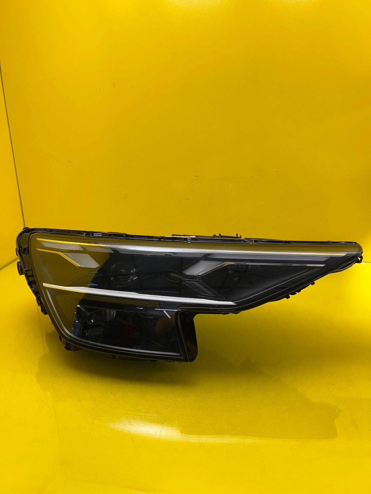 Reflektor Lampa Prawa Audi Q8 Lift Full Led Matrix 4M8941040 Autolamps Reflektor Lampa Prawa Audi Q8 Lift Full Led Matrix 4M8941040