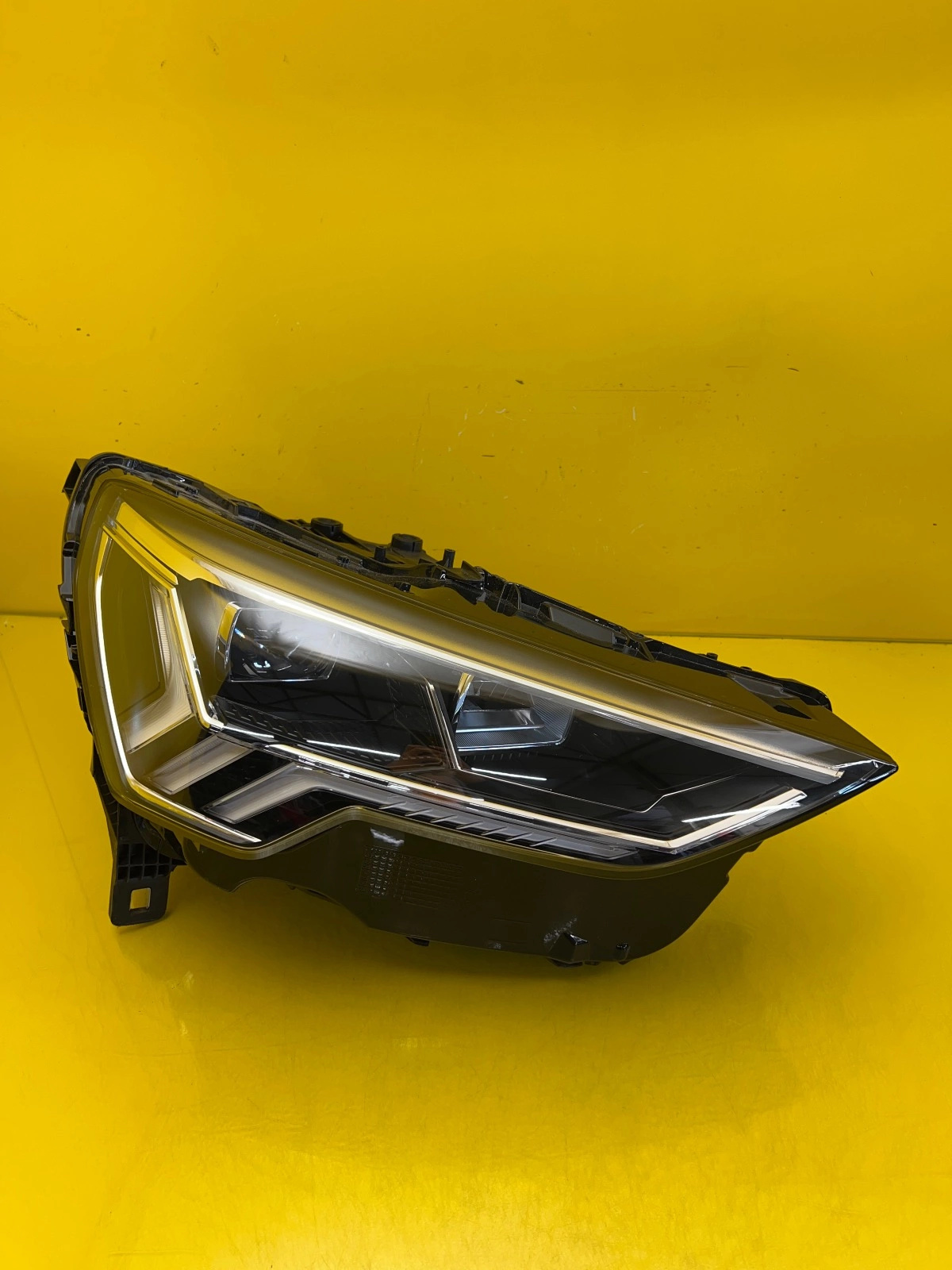 Reflektor Lampa Prawa Audi Q3 2 II 83A Full Led 83A941034 Autolamps Reflektor Lampa Prawa Audi Q3 2 II 83A Full Led 83A941034