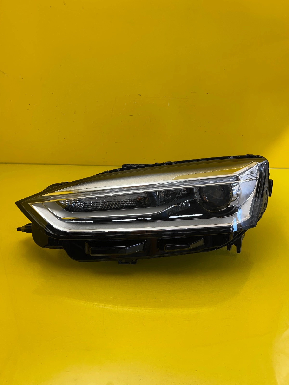 Reflektor Lampa Lewa Audi A5 8W6 Bi-Xenon 16-20 8W6941005C Autolamps Reflektor Lampa Lewa Audi A5 8W6 Bi-Xenon 16-20 8W6941005C