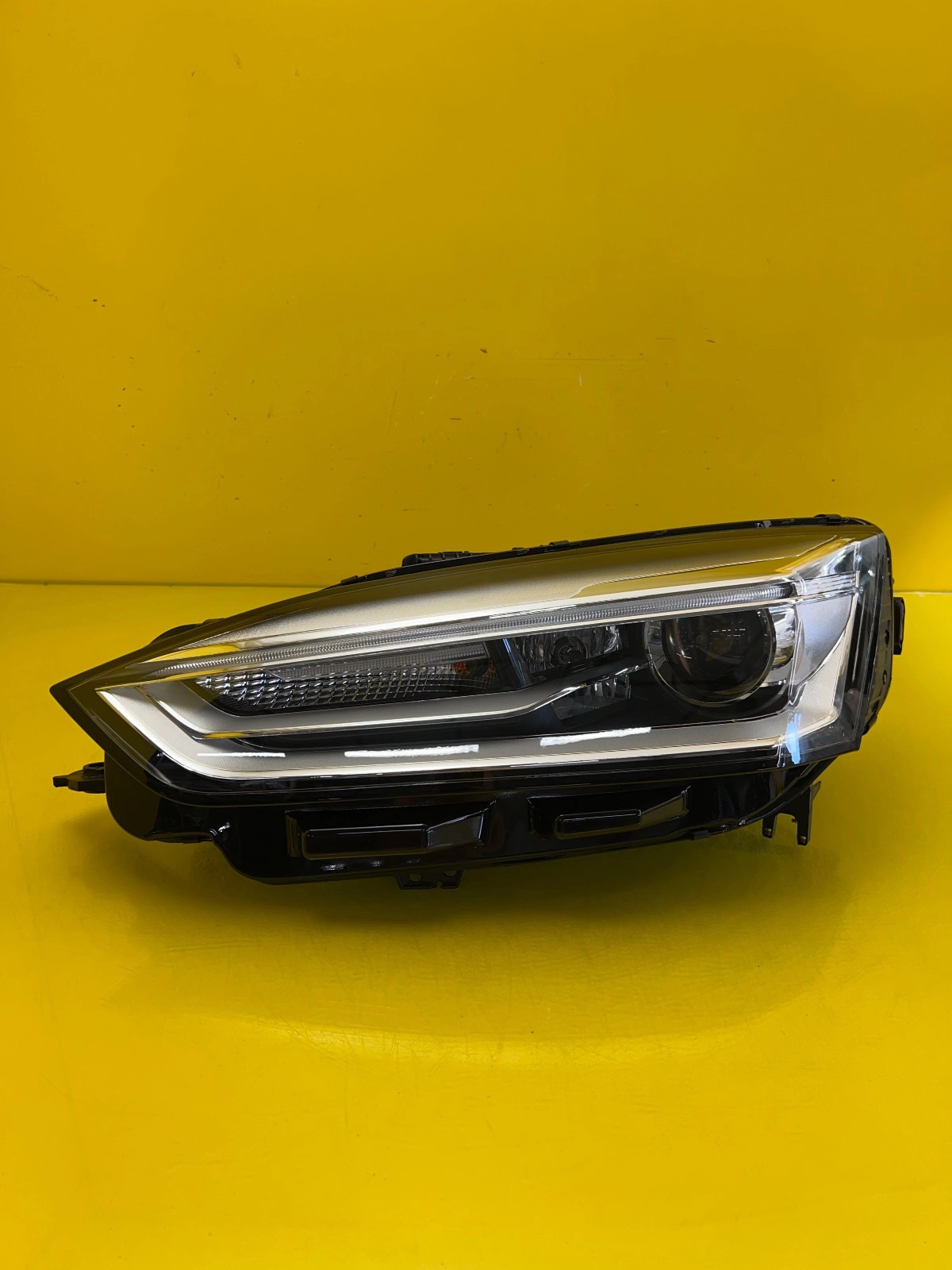 Reflektor Lampa Lewa Audi A5 8W6 Bi-Xenon 16-20 8W6941005C Autolamps Reflektor Lampa Lewa Audi A5 8W6 Bi-Xenon 16-20 8W6941005C
