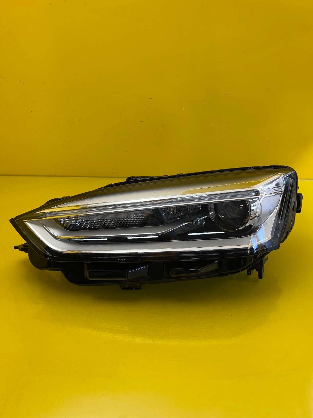 Reflektor Lampa Lewa Audi A5 8W6 Bi-Xenon 16-20 8W6941005C Autolamps Reflektor Lampa Lewa Audi A5 8W6 Bi-Xenon 16-20 8W6941005C