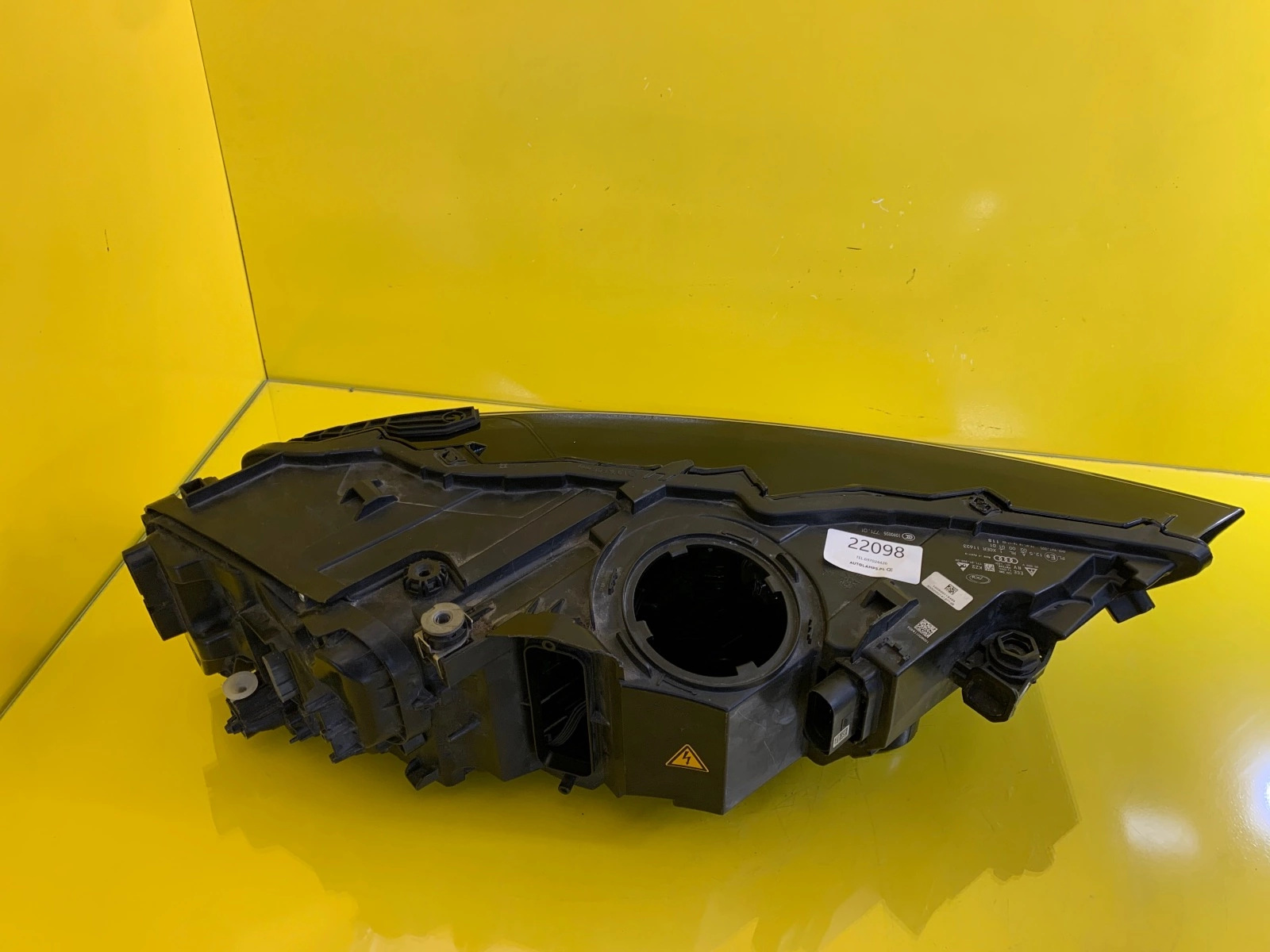 Reflektor Lampa Lewa Audi Q7 Bi-Xenon Led 4M0941005 Autolamps 2 Reflektor Lampa Lewa Audi Q7 Bi-Xenon Led 4M0941005