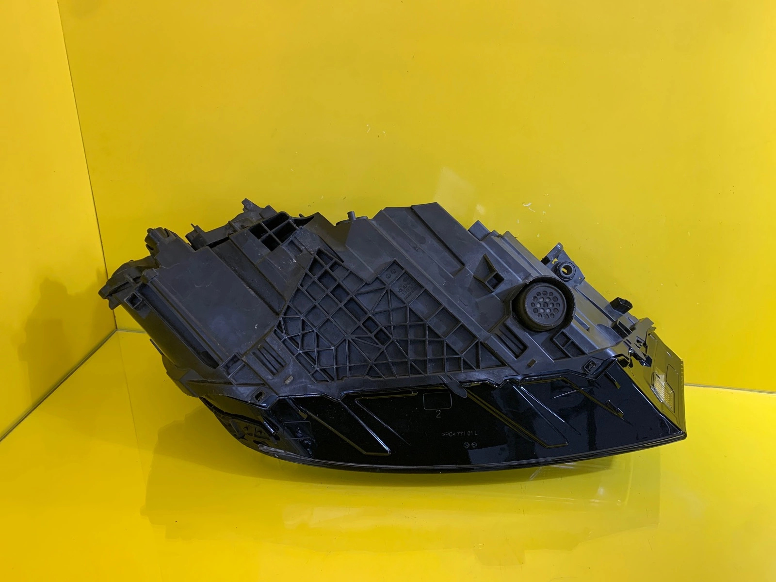 Reflektor Lampa Lewa Audi Q7 Bi-Xenon Led 4M0941005 Autolamps 4 Reflektor Lampa Lewa Audi Q7 Bi-Xenon Led 4M0941005