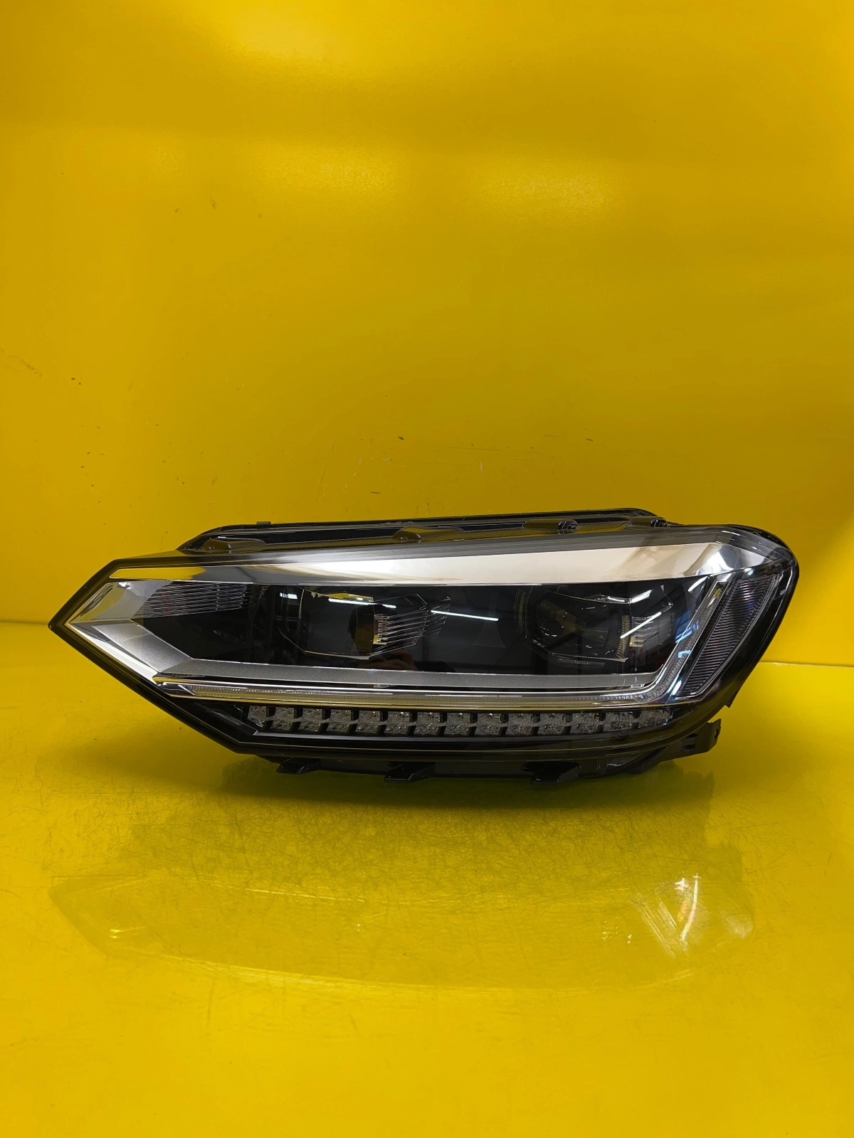 Reflektor Lampa Lewa Przednia VW Touran III Full Led 5TB941081D Autolamps Reflektor Lampa Lewa Przednia VW Touran III Full Led 5TB941081D