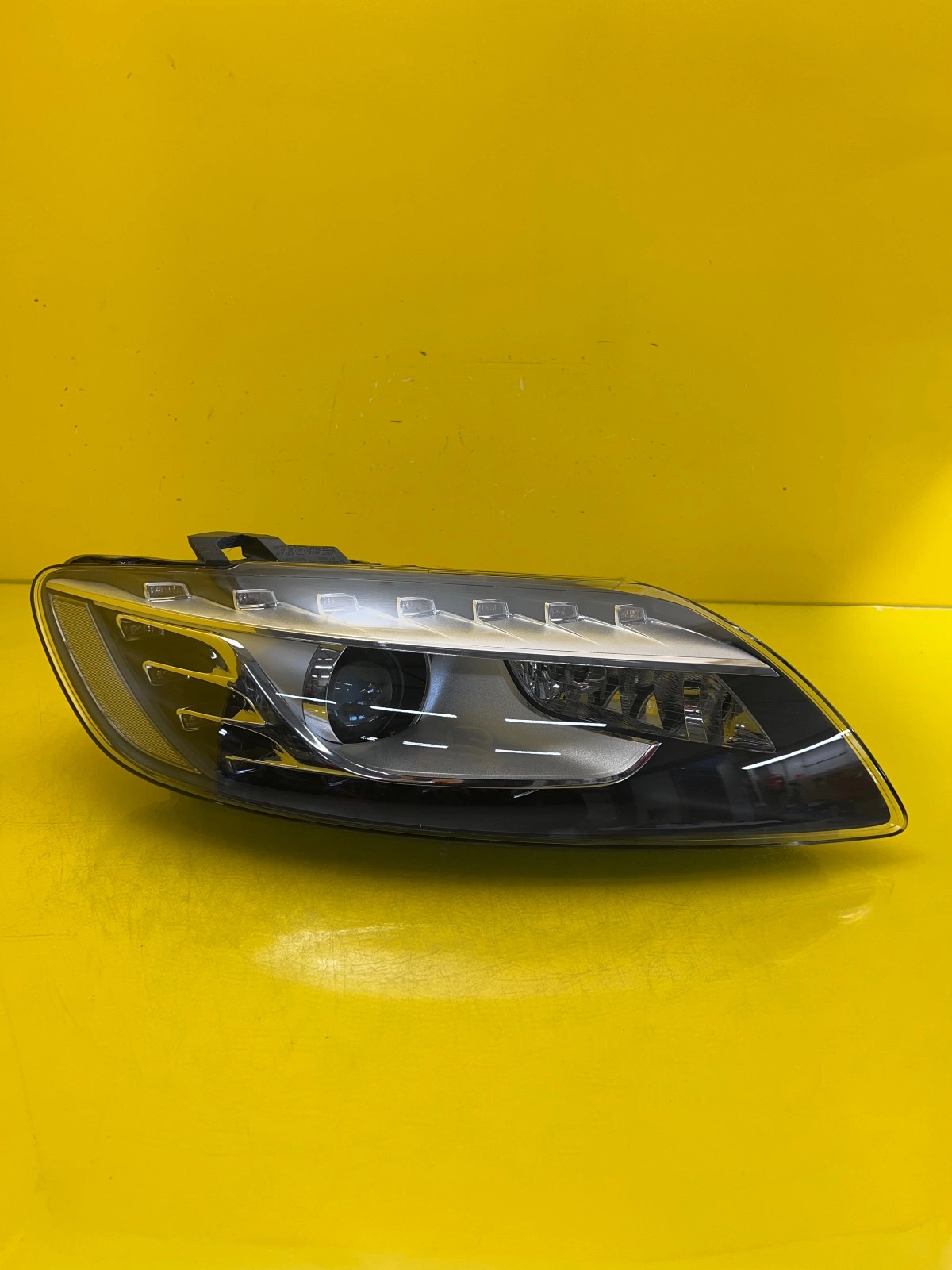Reflektor Lampa Prawa Przód Audi Q7 4L 4L0941004AD Xenon Autolamps Reflektor Lampa Prawa Przód Audi Q7 4L 4L0941004AD Xenon