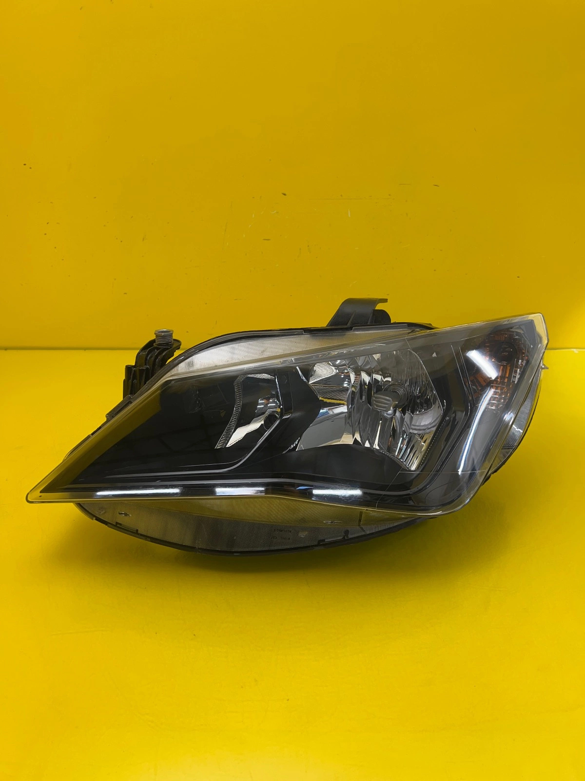 Reflektor Lampa Lewa Przód Seat Ibiza IV Lift 6J1 12- 6J1941033F Autolamps Reflektor Lampa Lewa Przód Seat Ibiza IV Lift 6J1 12- 6J1941033F