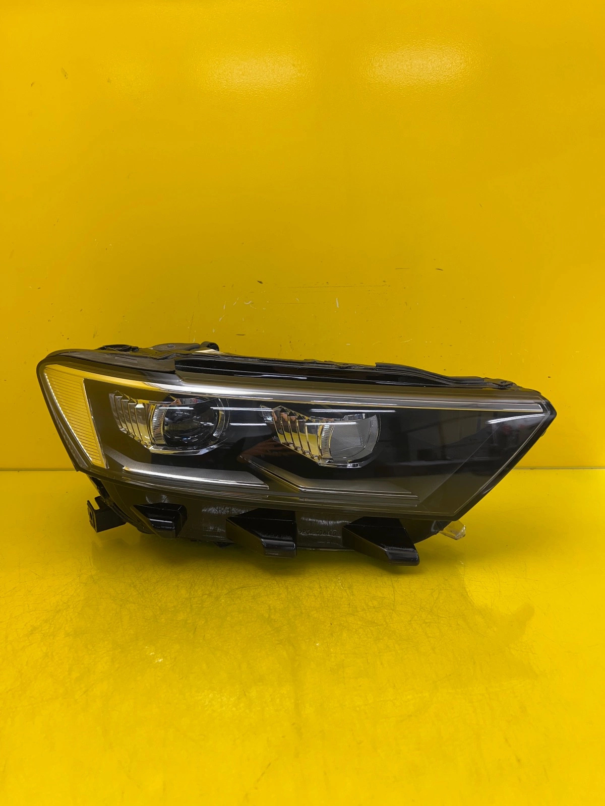 Reflektor Lampa Prawa VW T-ROC Full Led 2GA941036H Autolamps Reflektor Lampa Prawa VW T-ROC Full Led 2GA941036H