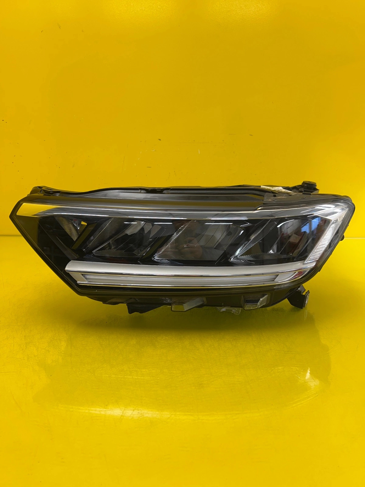 Reflektor Lampa Lewa Przednia VW T-Roc Lift Full Led 2GA941005F Autolamps Reflektor Lampa Lewa Przednia VW T-Roc Lift Full Led 2GA941005F