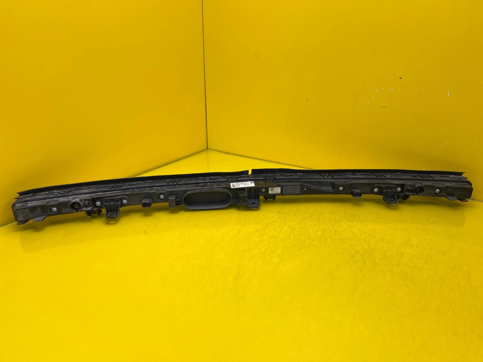 Reflektor Lampa Mercedes EQC W293 Led Środkowa Nad Grill A2939061301 Autolamps 3 Reflektor Lampa Mercedes EQC W293 Led Środkowa Nad Grill A2939061301