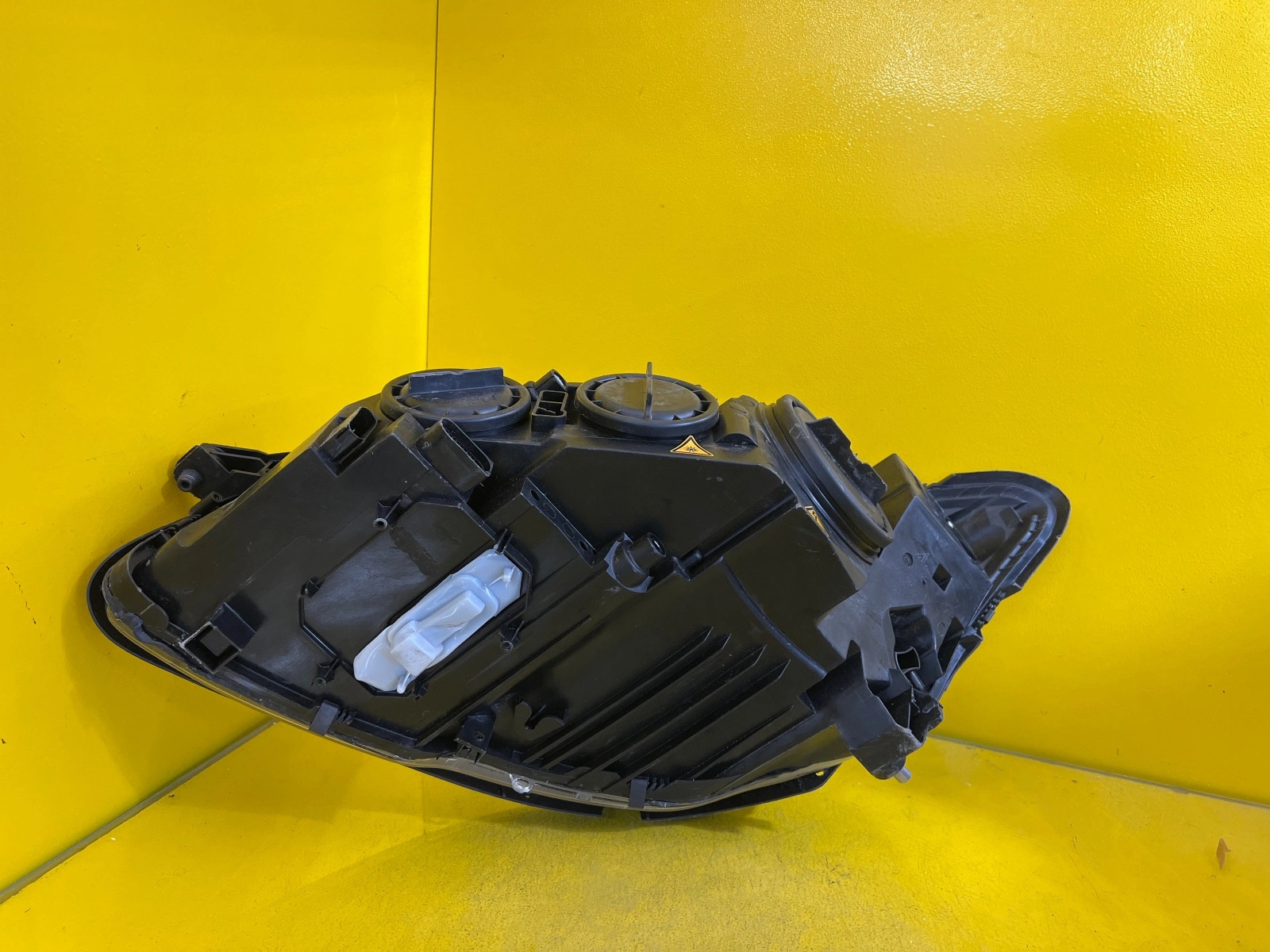 Reflektor Lampa Prawa MERCEDES-BENZ S W221 A2218204061 Autolamps 2 Reflektor Lampa Prawa MERCEDES-BENZ S W221 A2218204061