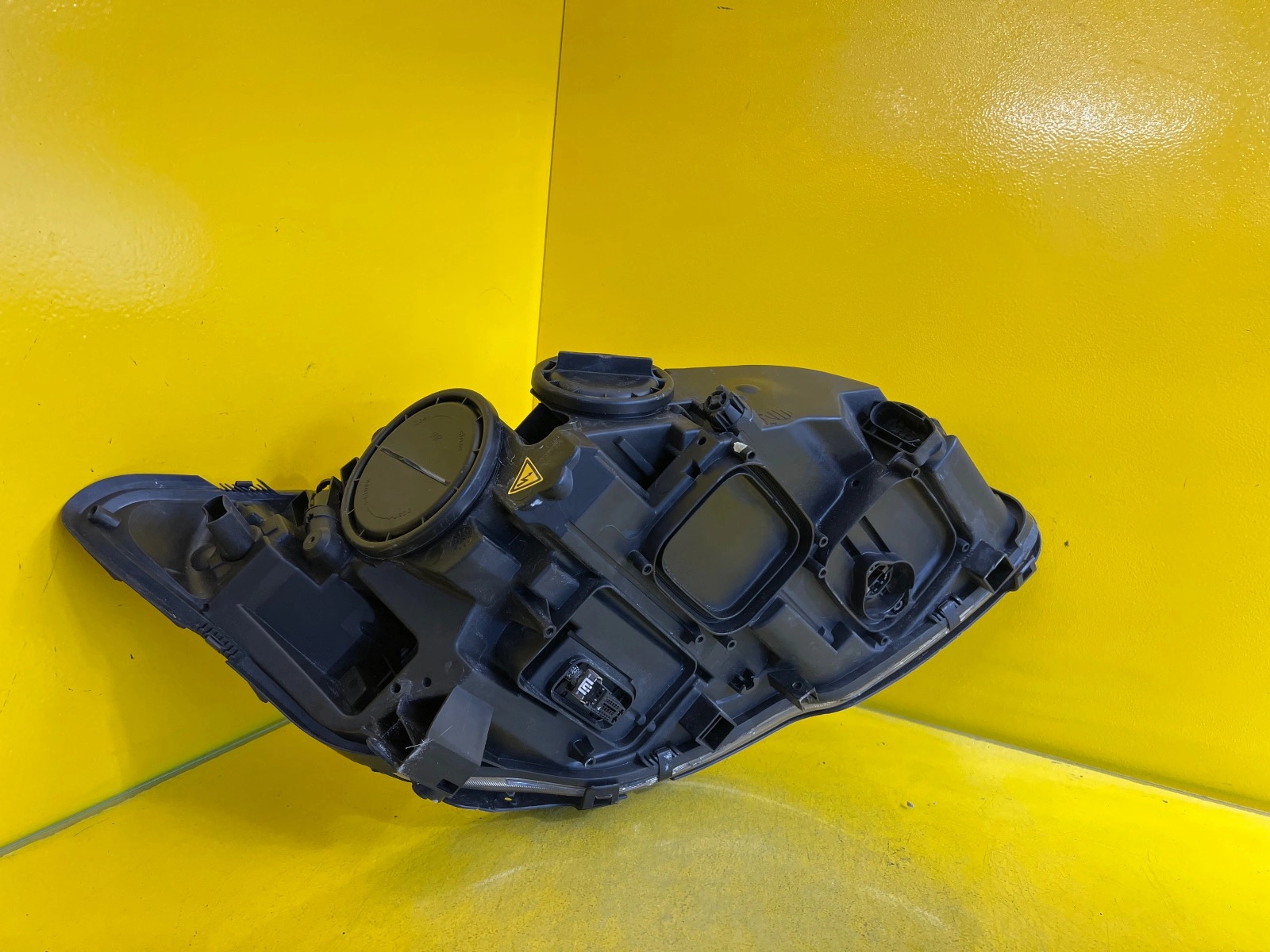 Reflektor LAMPA LEWA MERCEDES S-KLASA W221 LIFT A2218205839 XENON Autolamps 4 Reflektor LAMPA LEWA MERCEDES S-KLASA W221 LIFT A2218205839 XENON