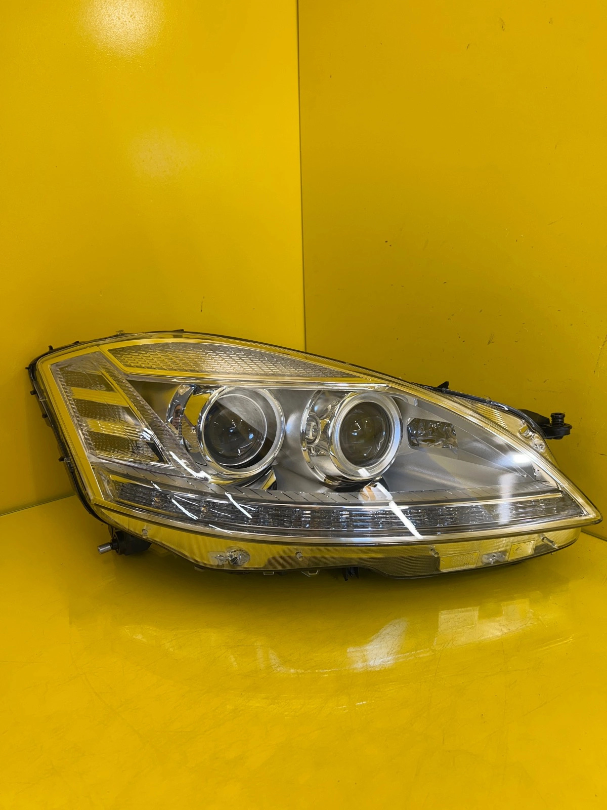 Reflektor Lampa Prawa Mercedes S-Klasa W221 Lift 09- Xenon A2218201439 Skrętny Night Vision Autolamps Reflektor Lampa Prawa Mercedes S-Klasa W221 Lift 09- Xenon A2218201439 Skrętny Night Vision