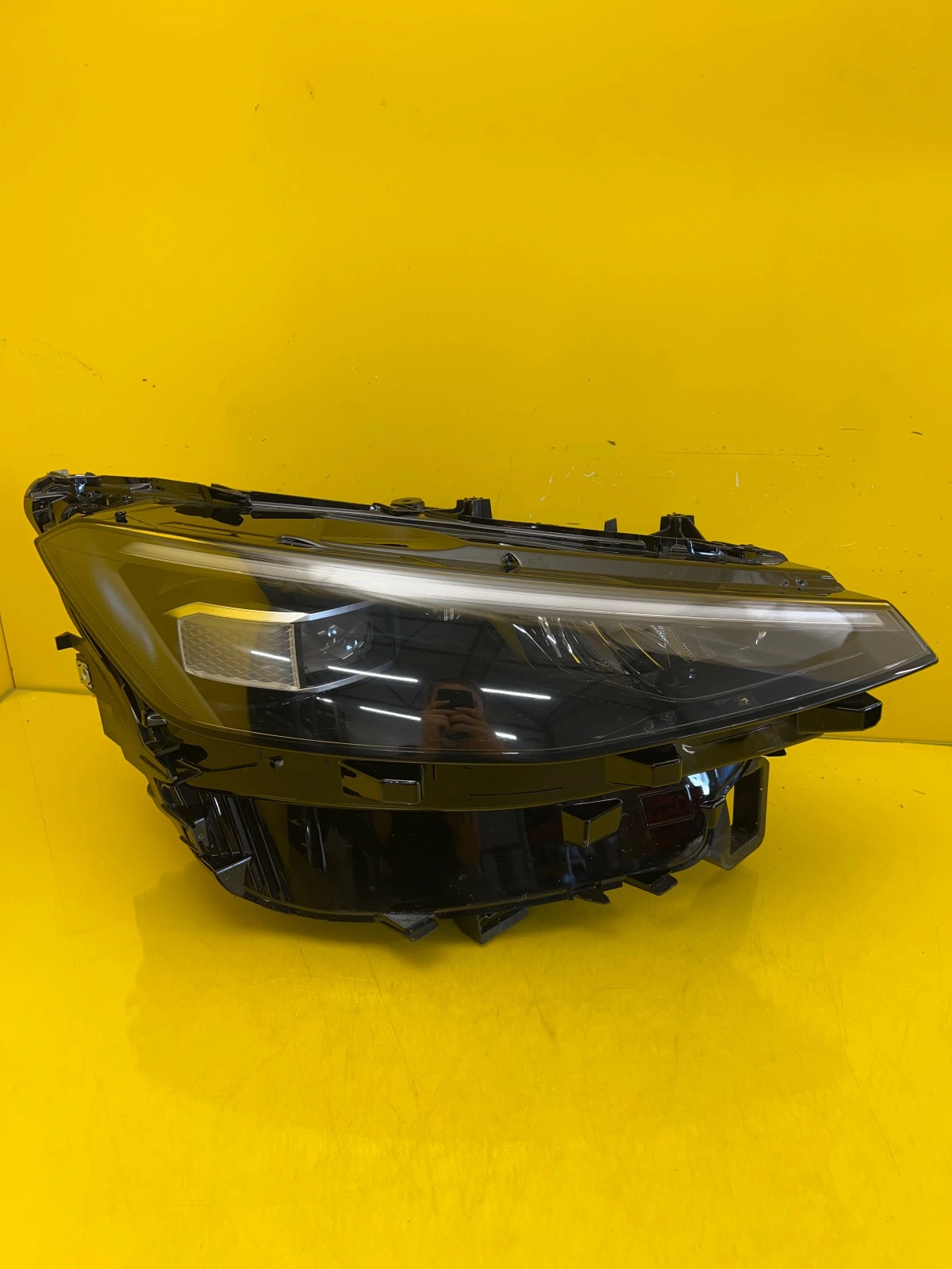 Reflektor Lampa Prawa VW T-ROC 2025- 2GV941060 Autolamps Reflektor Lampa Prawa VW T-ROC 2025- 2GV941060