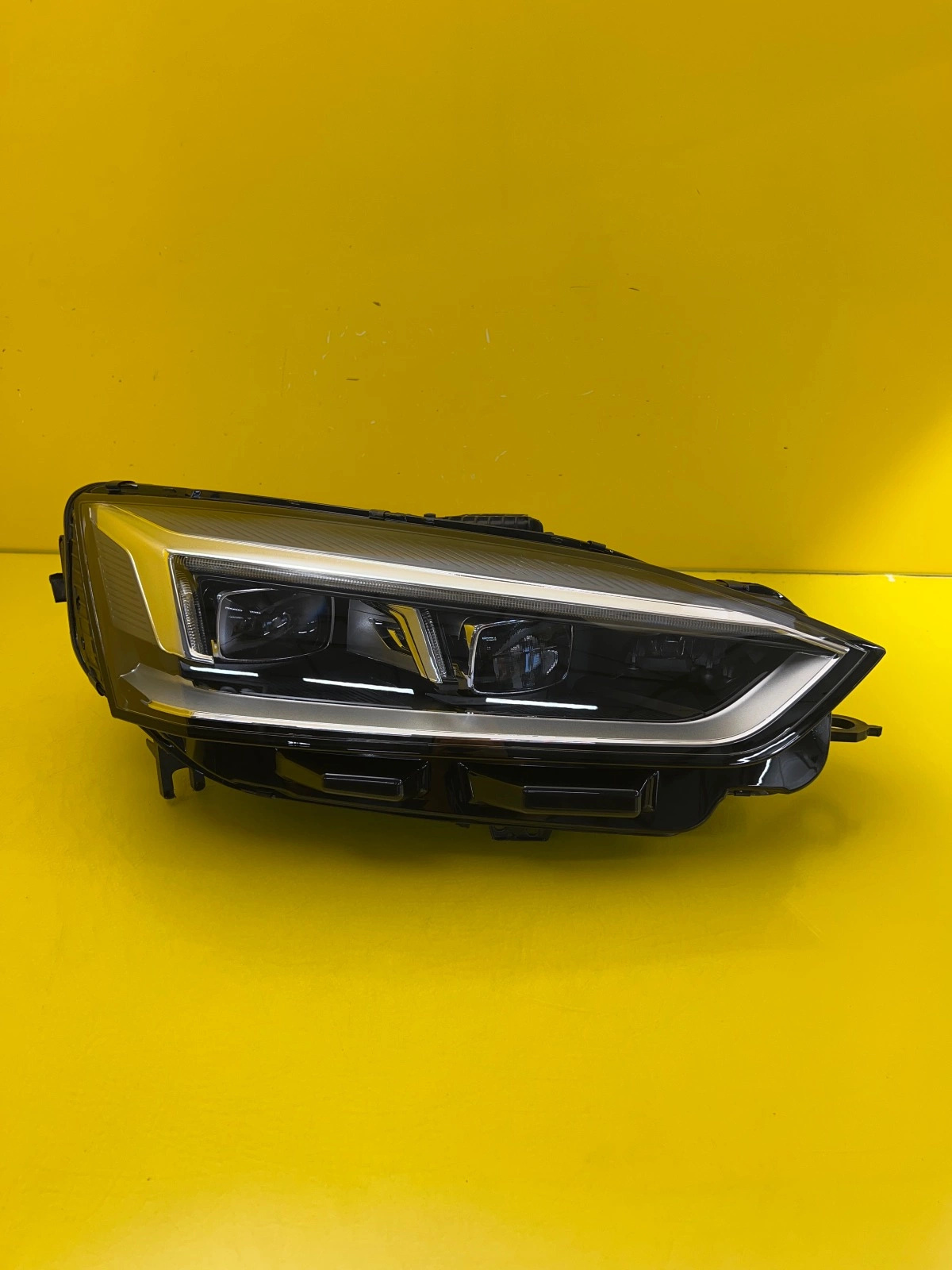 Reflektor Lampa Prawa Audi A5 II 2016- Matrix Full Led 8W6941036E Autolamps Reflektor Lampa Prawa Audi A5 II 2016- Matrix Full Led 8W6941036E