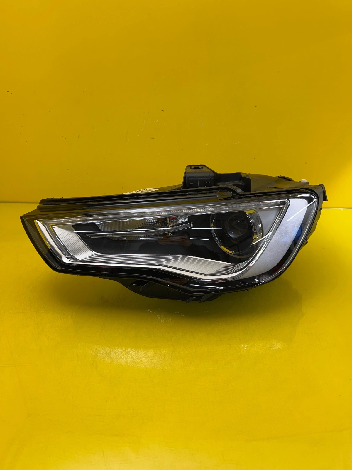 Reflektor Lampa Lewa Audi A3 8V Bi-Xenon Led 8V0941005 Autolamps Reflektor Lampa Lewa Audi A3 8V Bi-Xenon Led 8V0941005